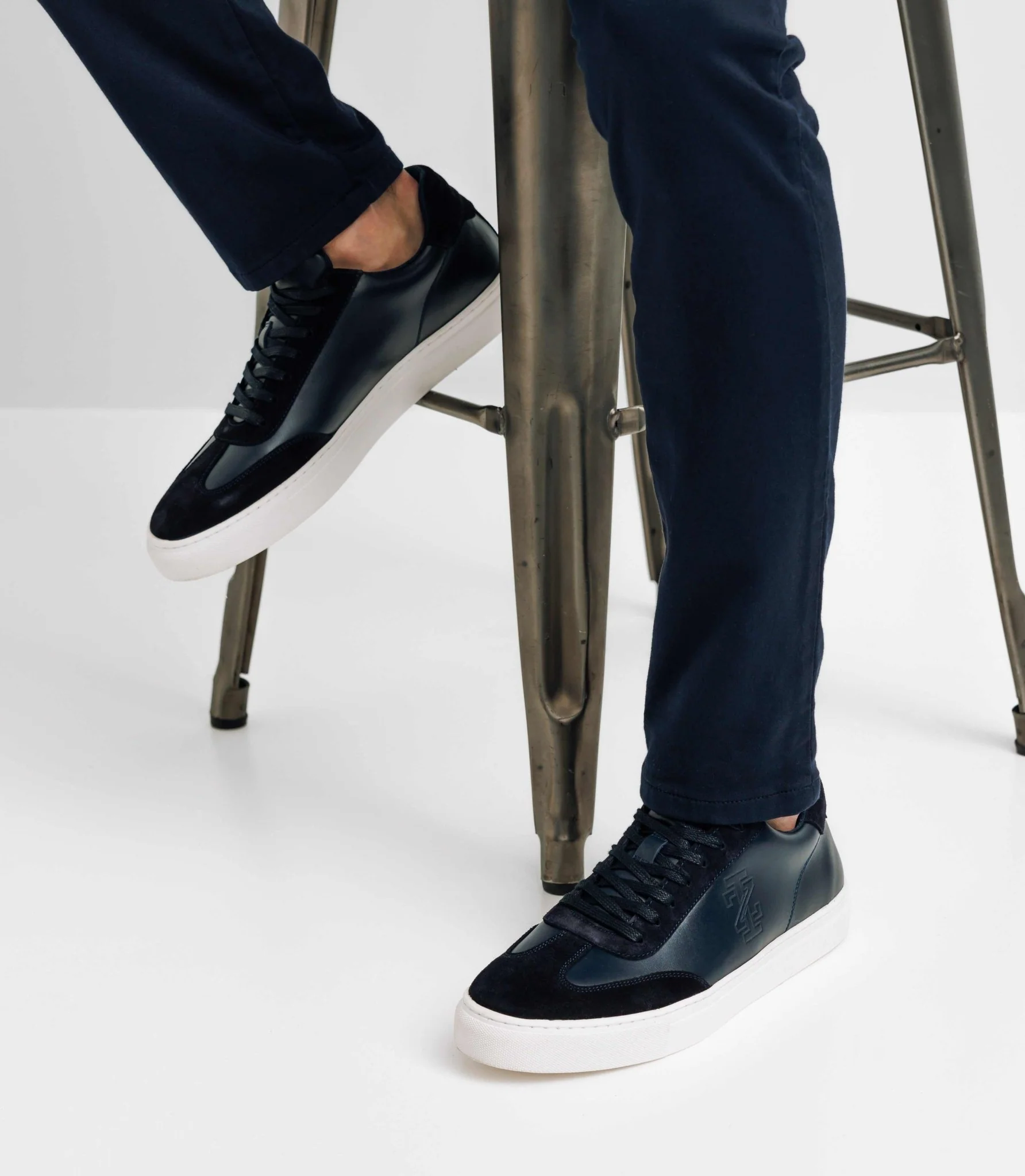 Sneakers à lacets en cuir marine