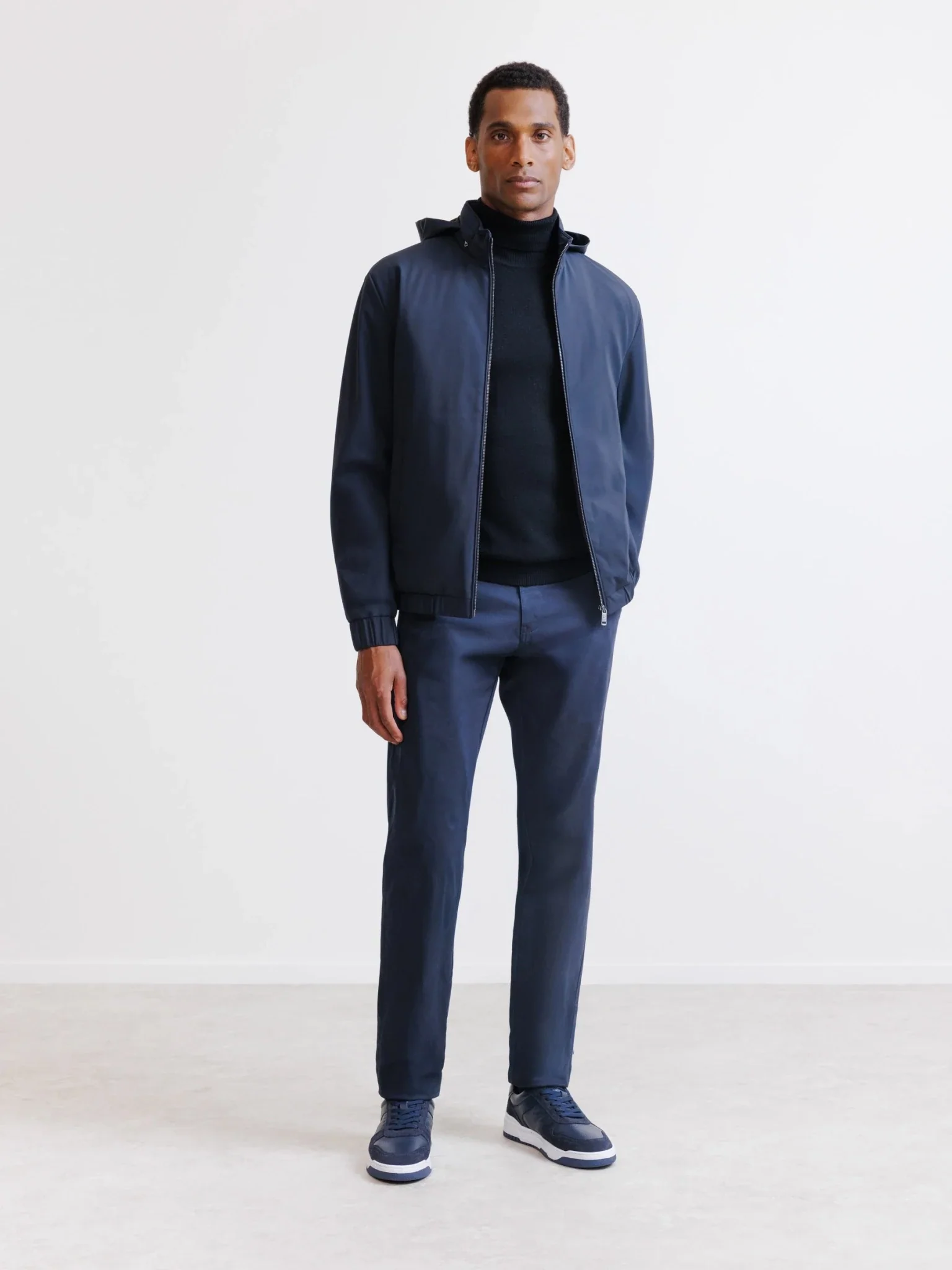Blouson avec capuche marine - Image 3