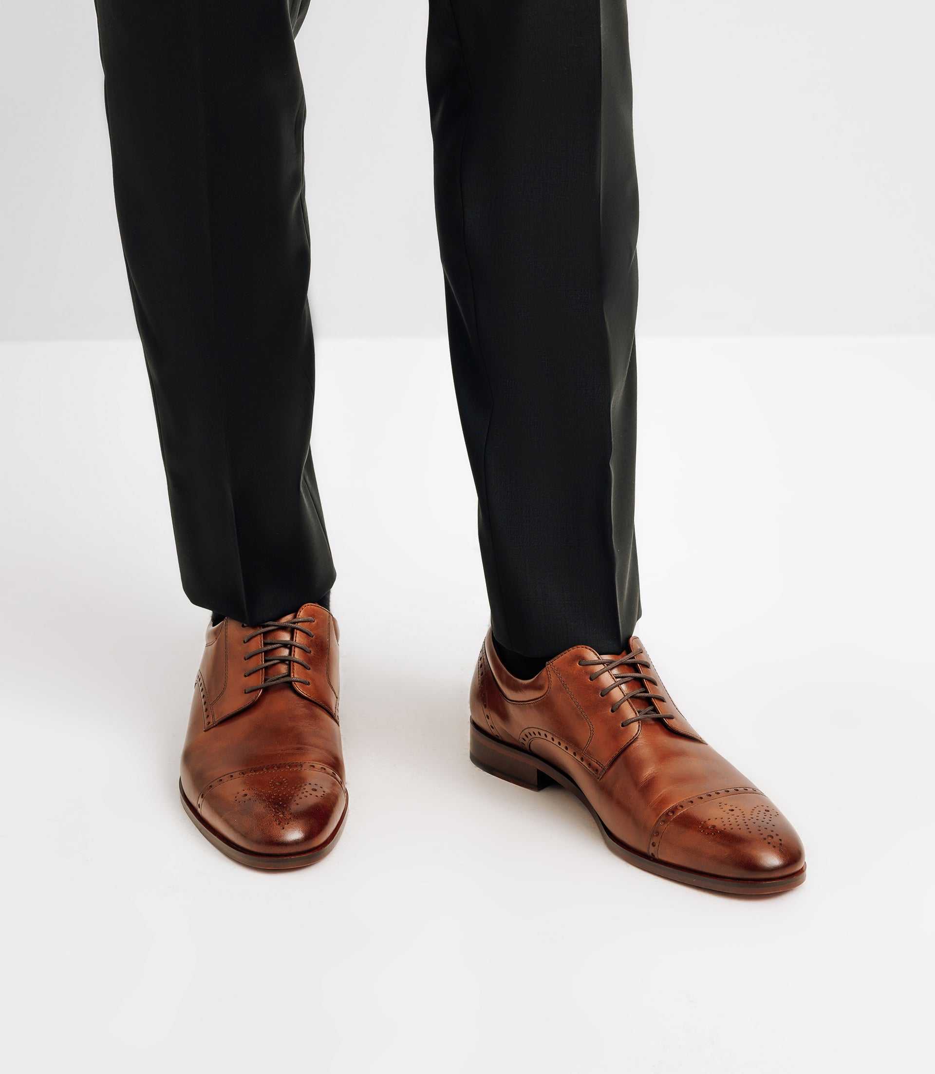 Chaussures derby en cuir marron - Image 2