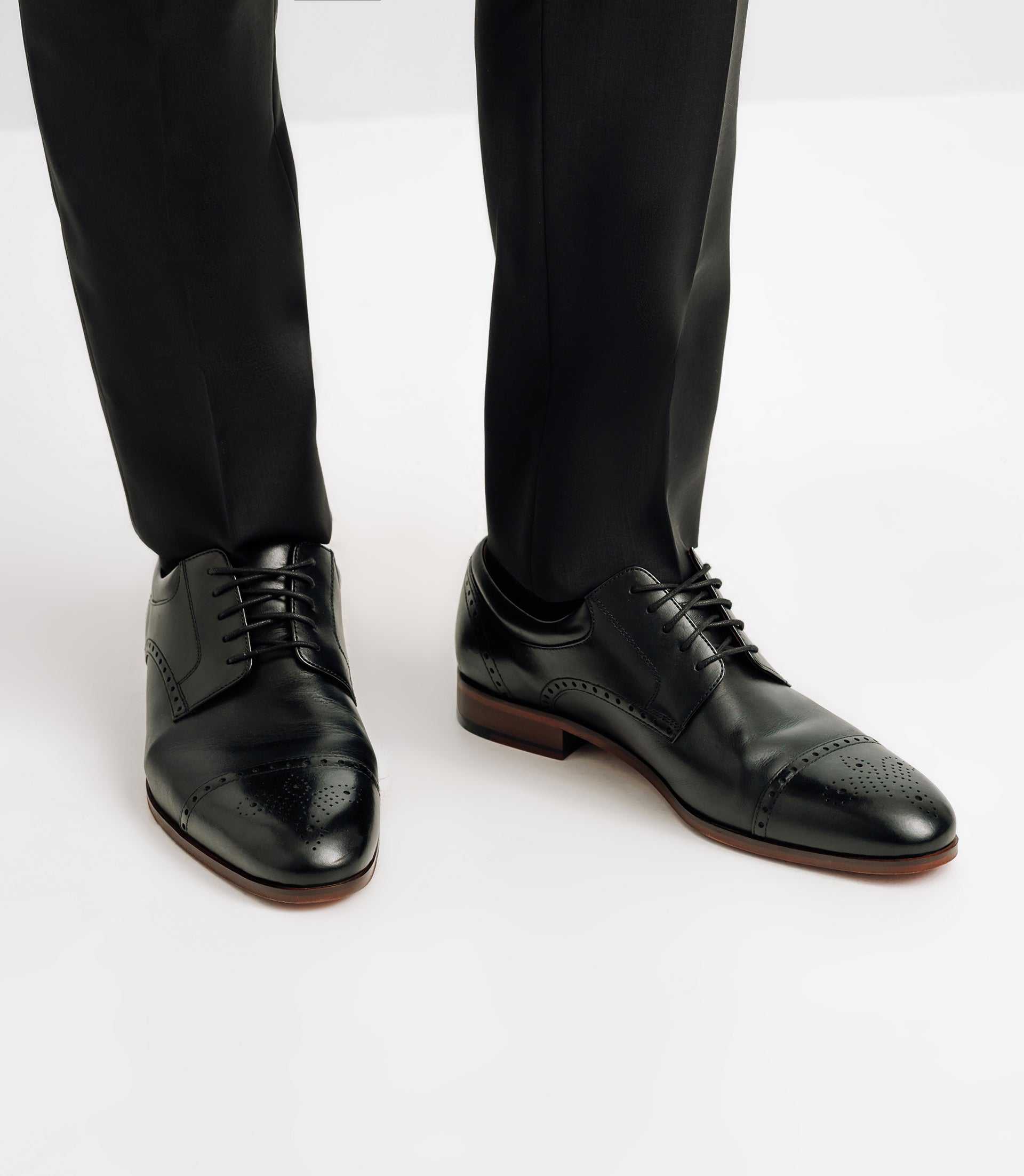 Chaussures derby en cuir noires - Image 2