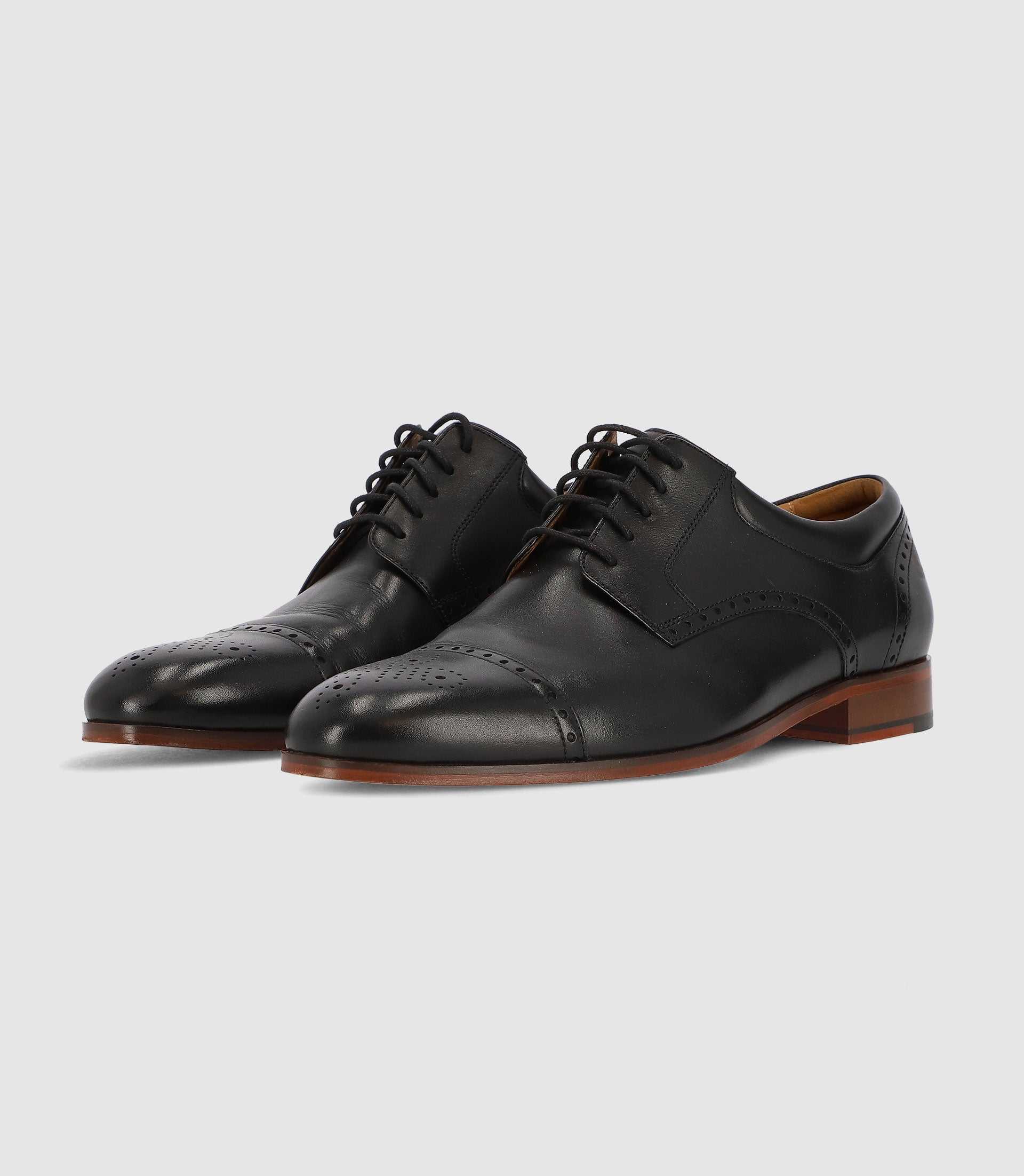 Chaussures derby en cuir noires - Image 5
