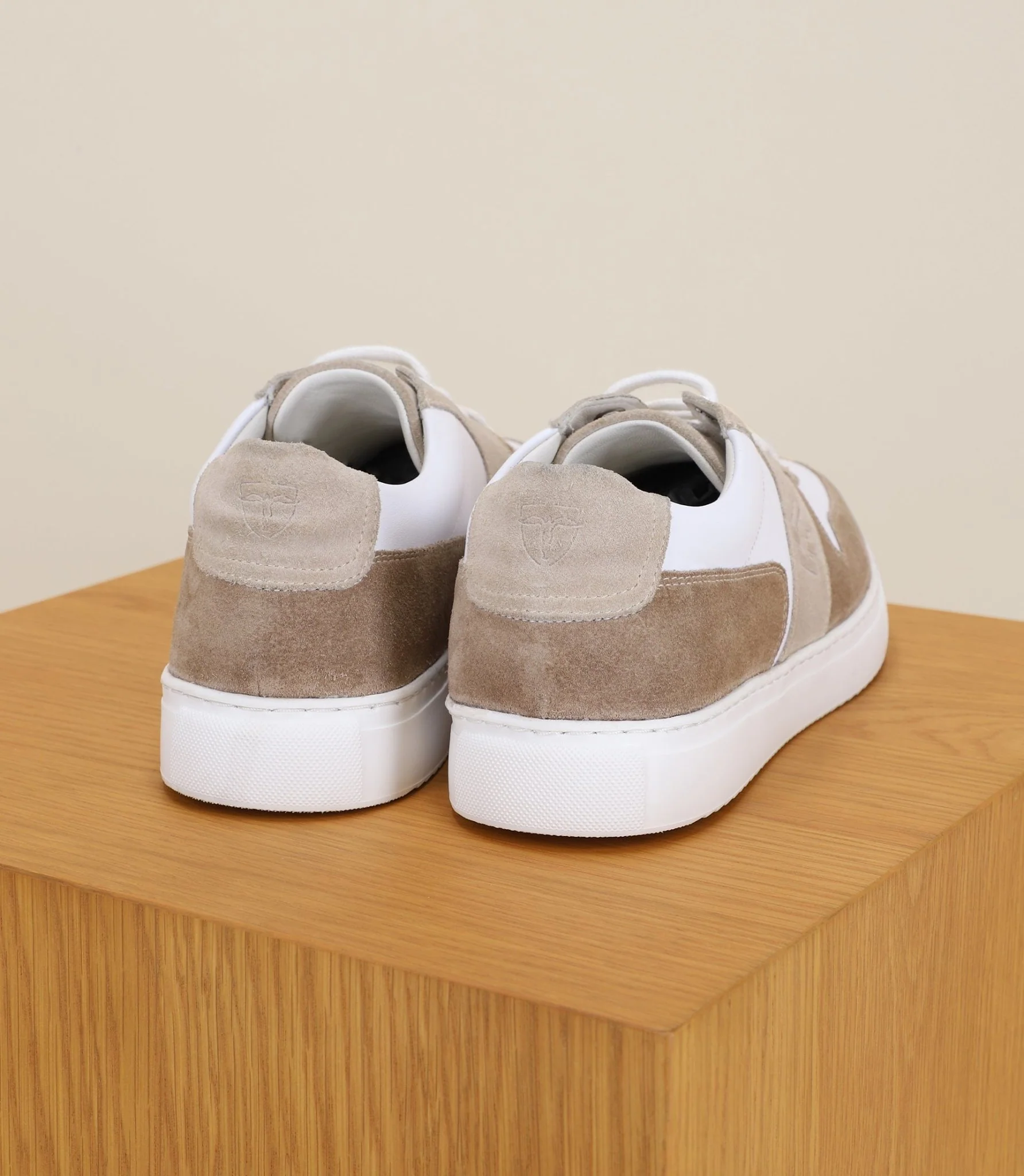 Chaussures baskets 100% cuir beige - Image 4