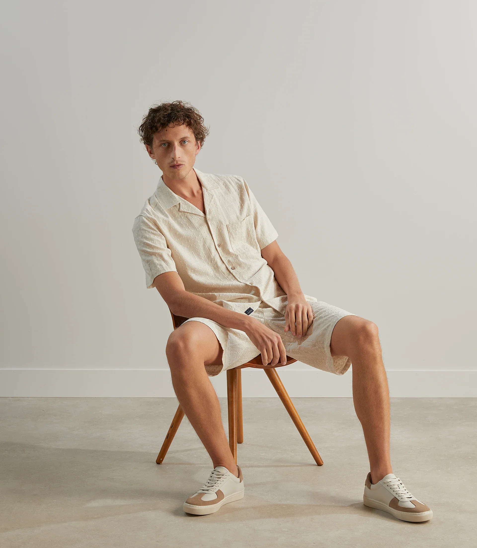 Chemise brodée beige