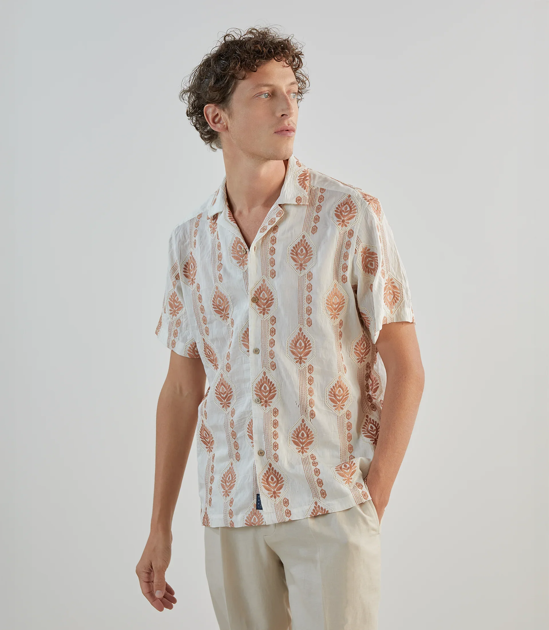 Chemise brodée orange