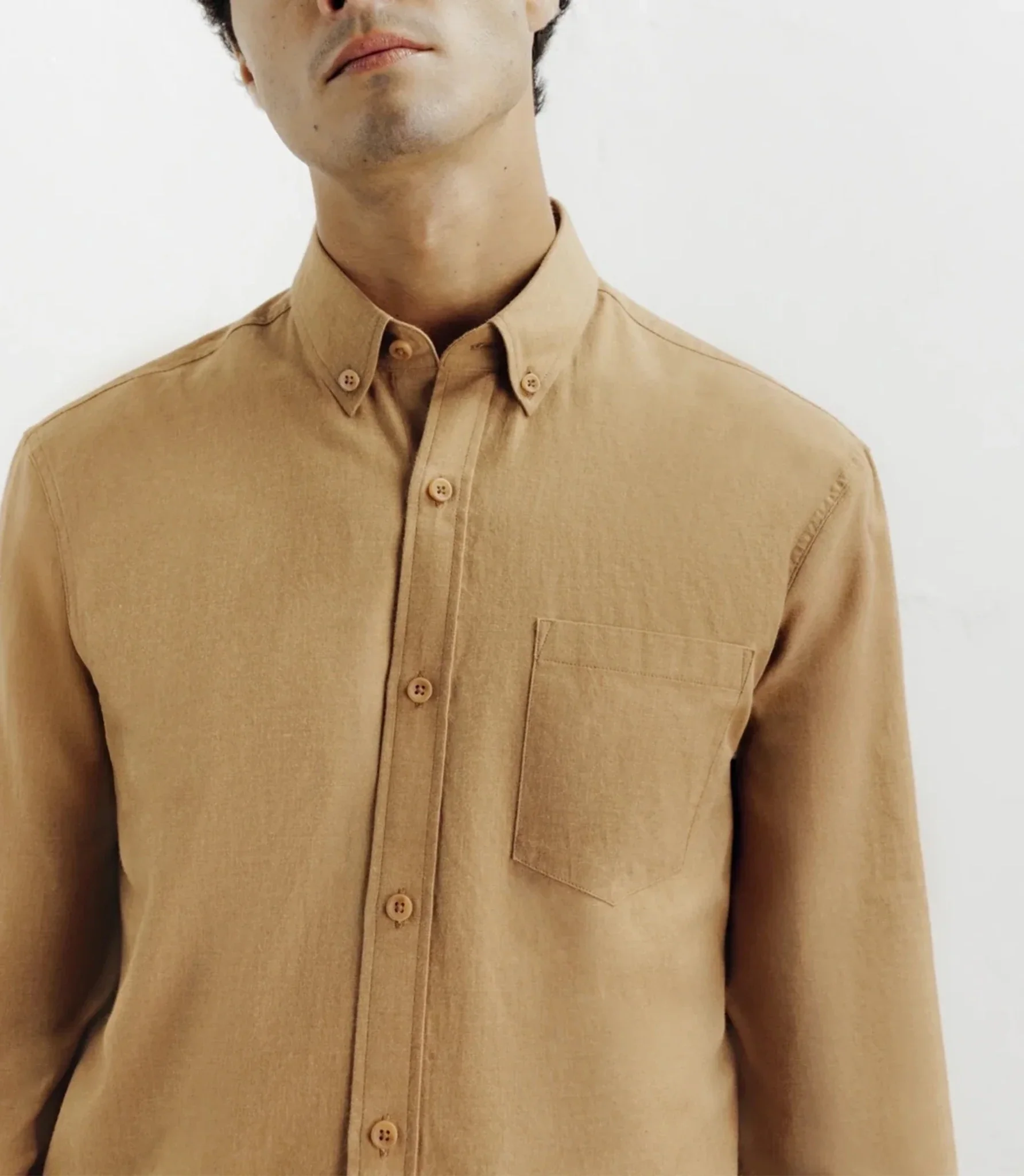 Chemise casual avec col boutonné camel - Image 2