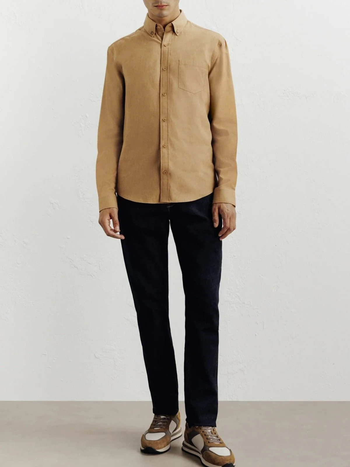 Chemise casual avec col boutonné camel - Image 3