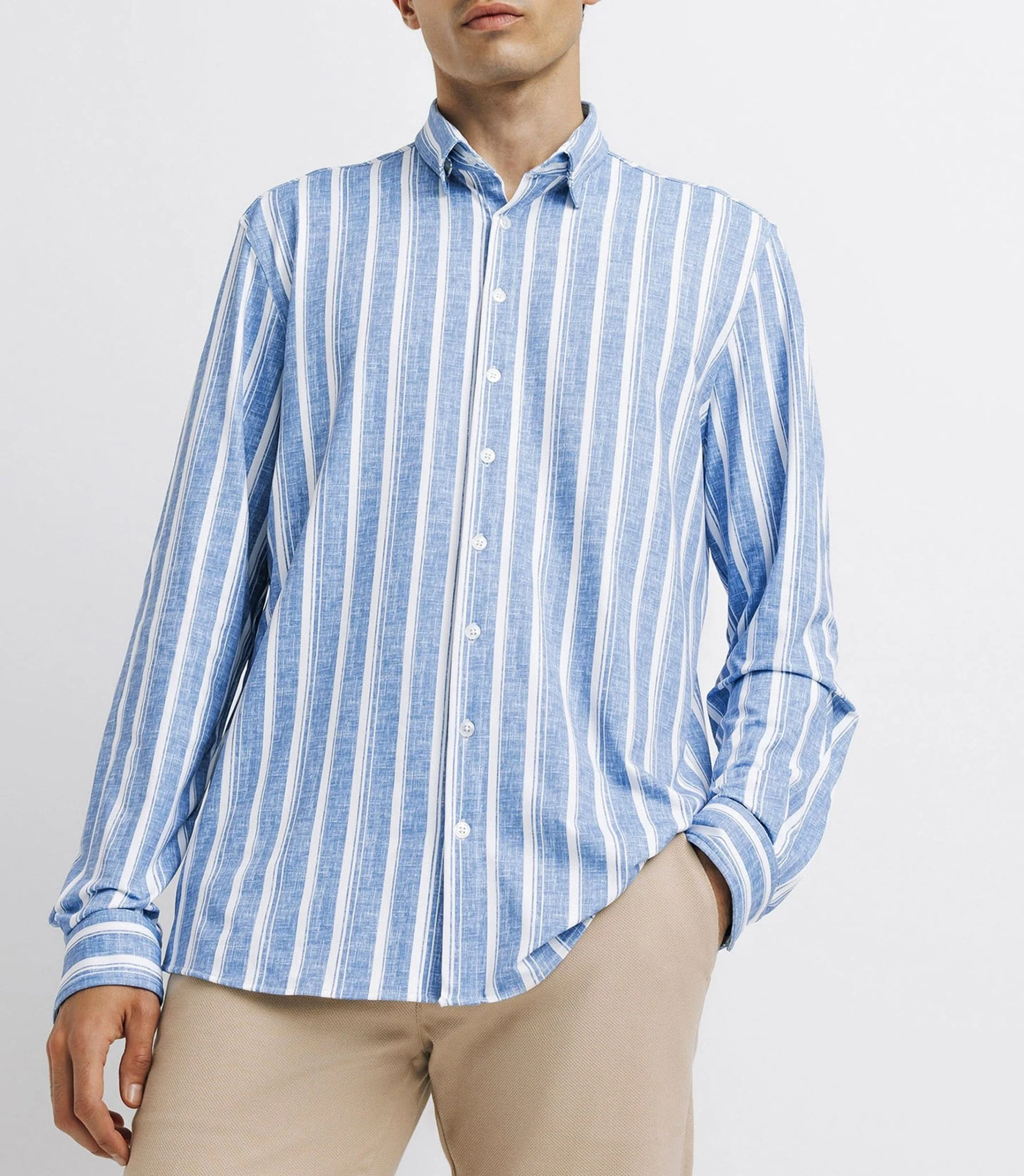 Chemise casual rayée bleue et blanche - Image 2