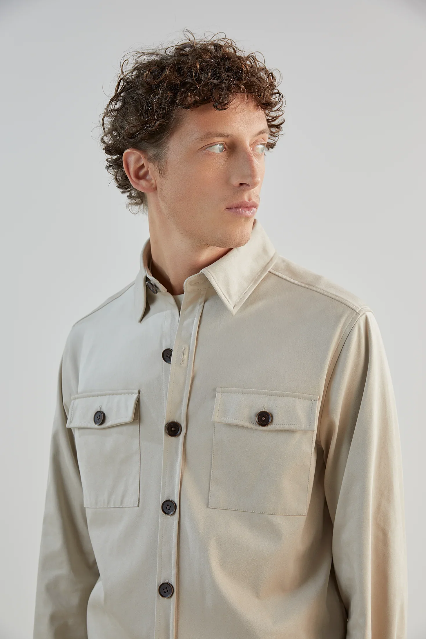 Chemise casual en suède écru - Image 3