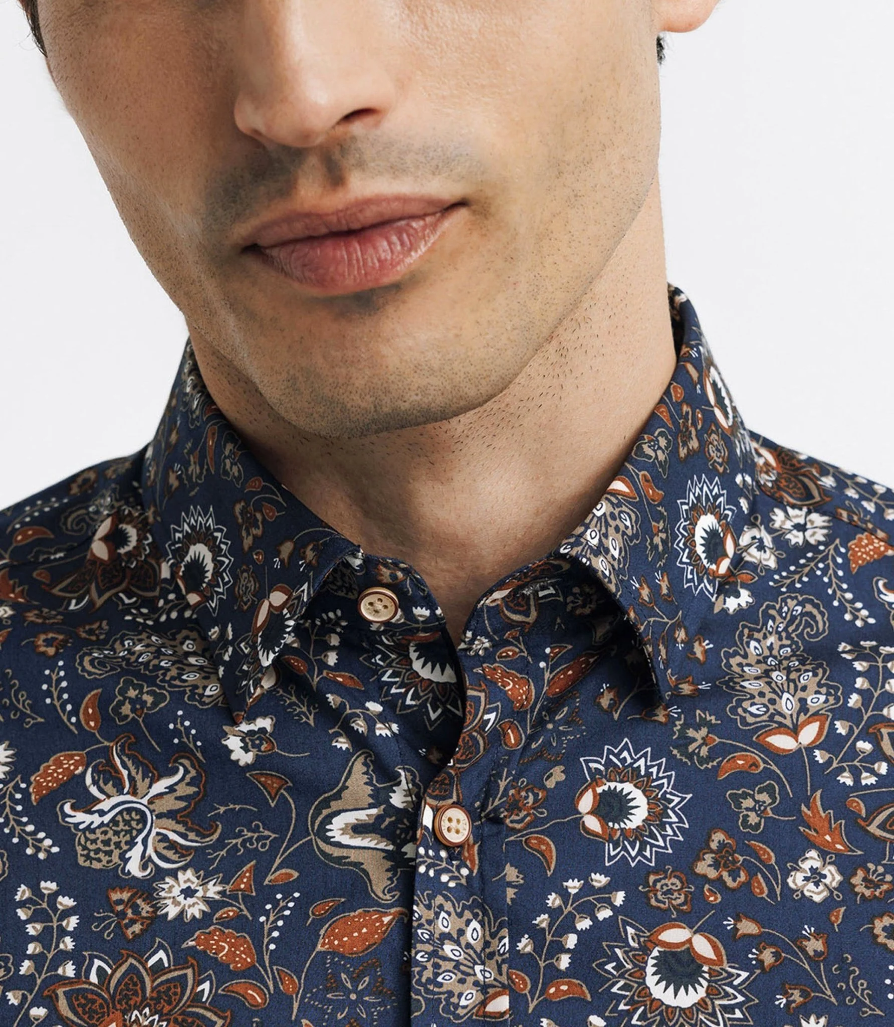 Chemise à imprimé fleurs marine et camel - Image 4