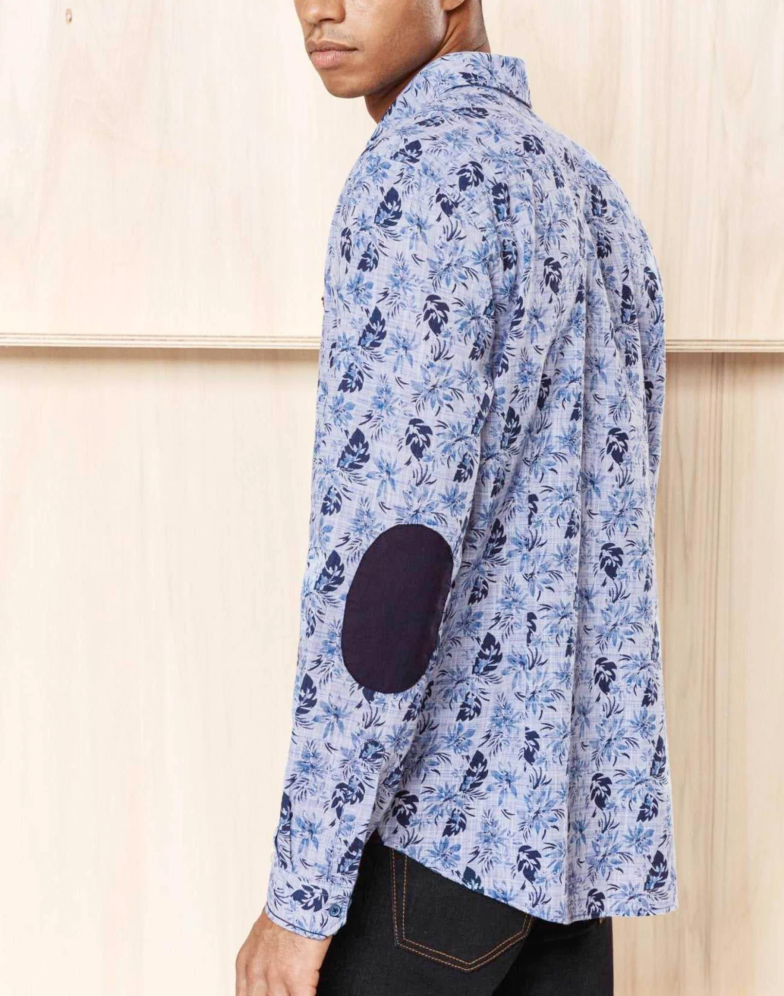 Chemise casual fleurs tropicales - Image 2