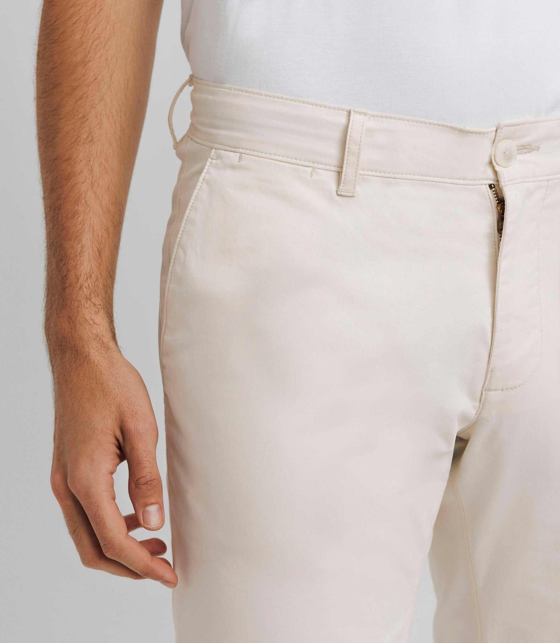 Pantalon chino satin écru - Image 4