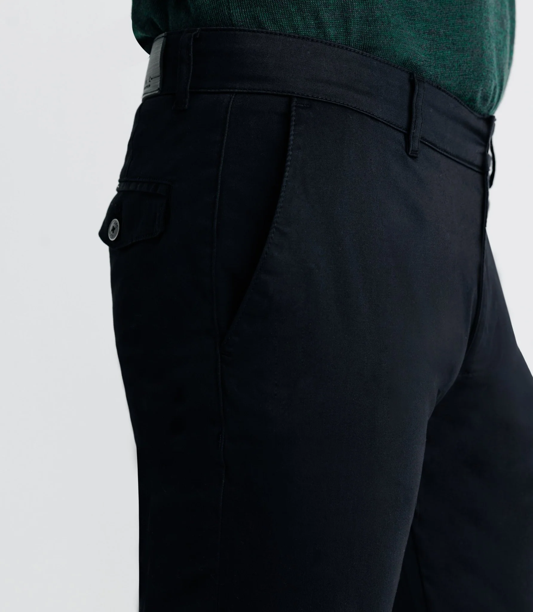 Pantalon chino satin noir - Image 2