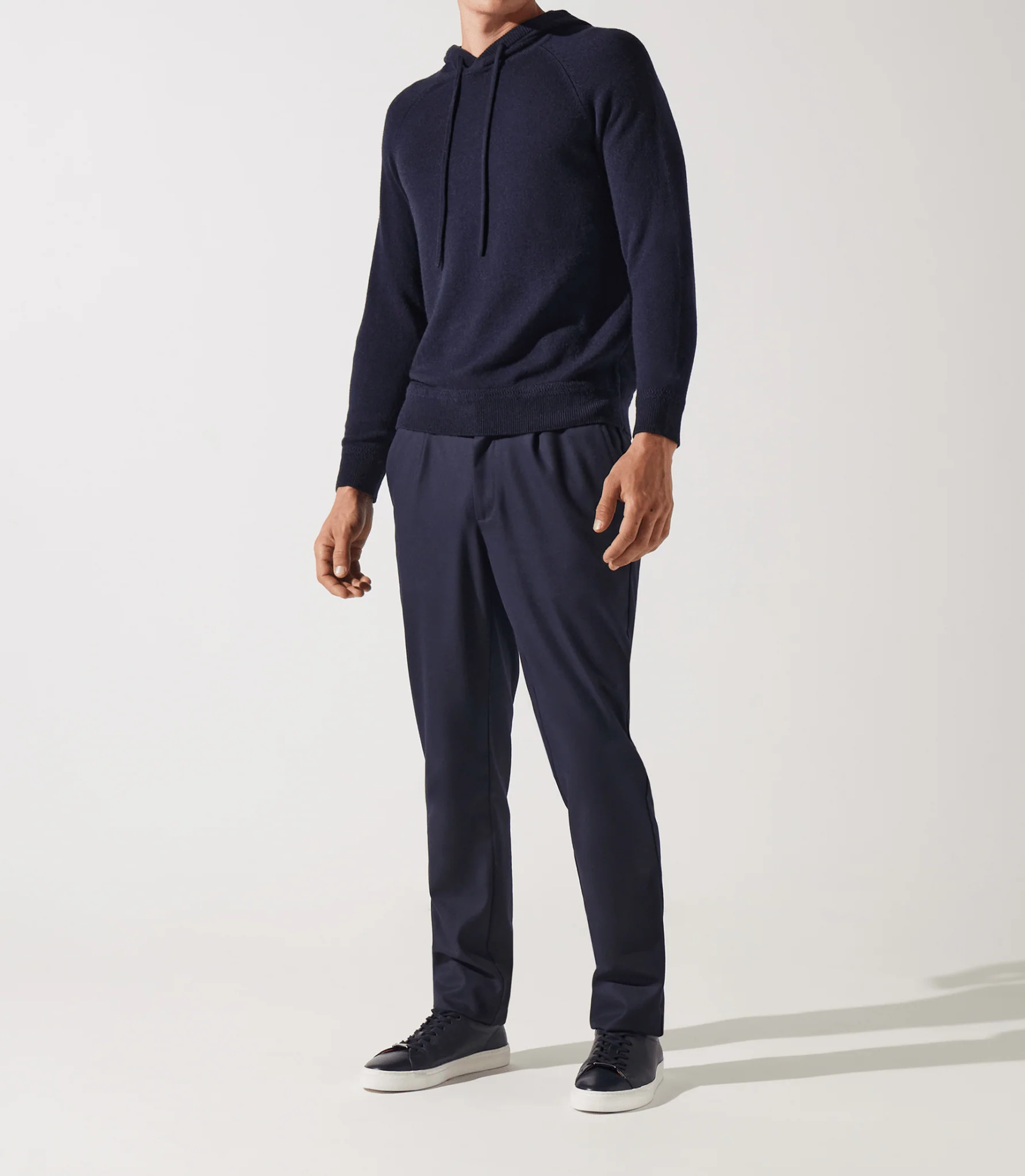 Pull à capuche marine - Image 2