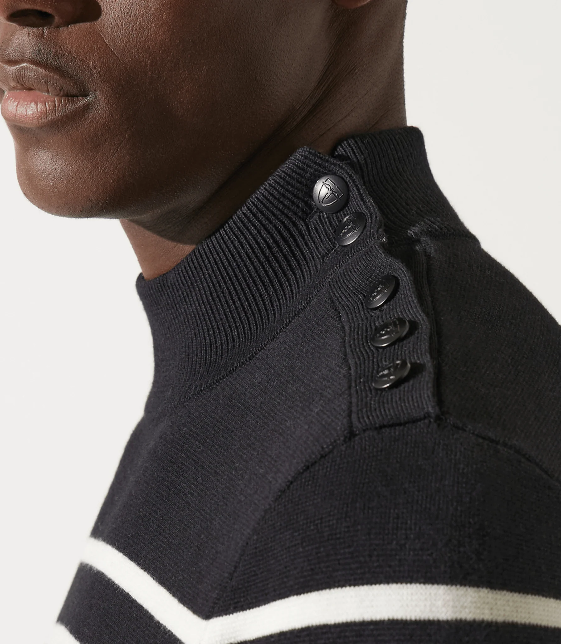 Pull col montant boutonné noir - Image 4