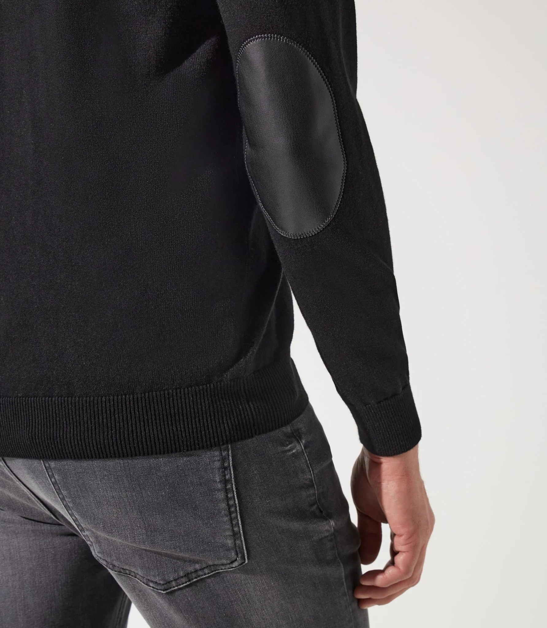 Pull col rond épaule boutonnée noir - Image 5