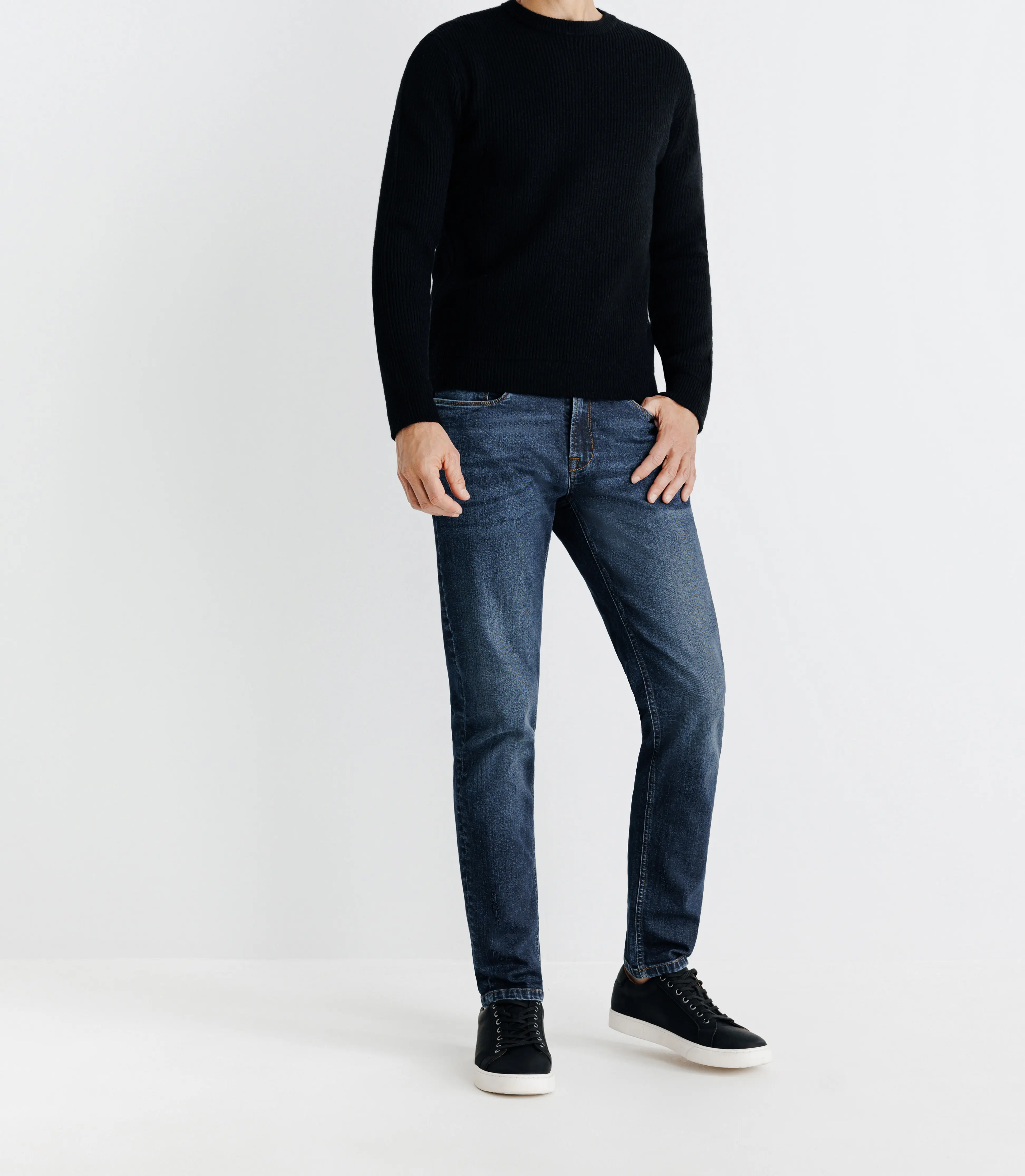 Pull col rond noir