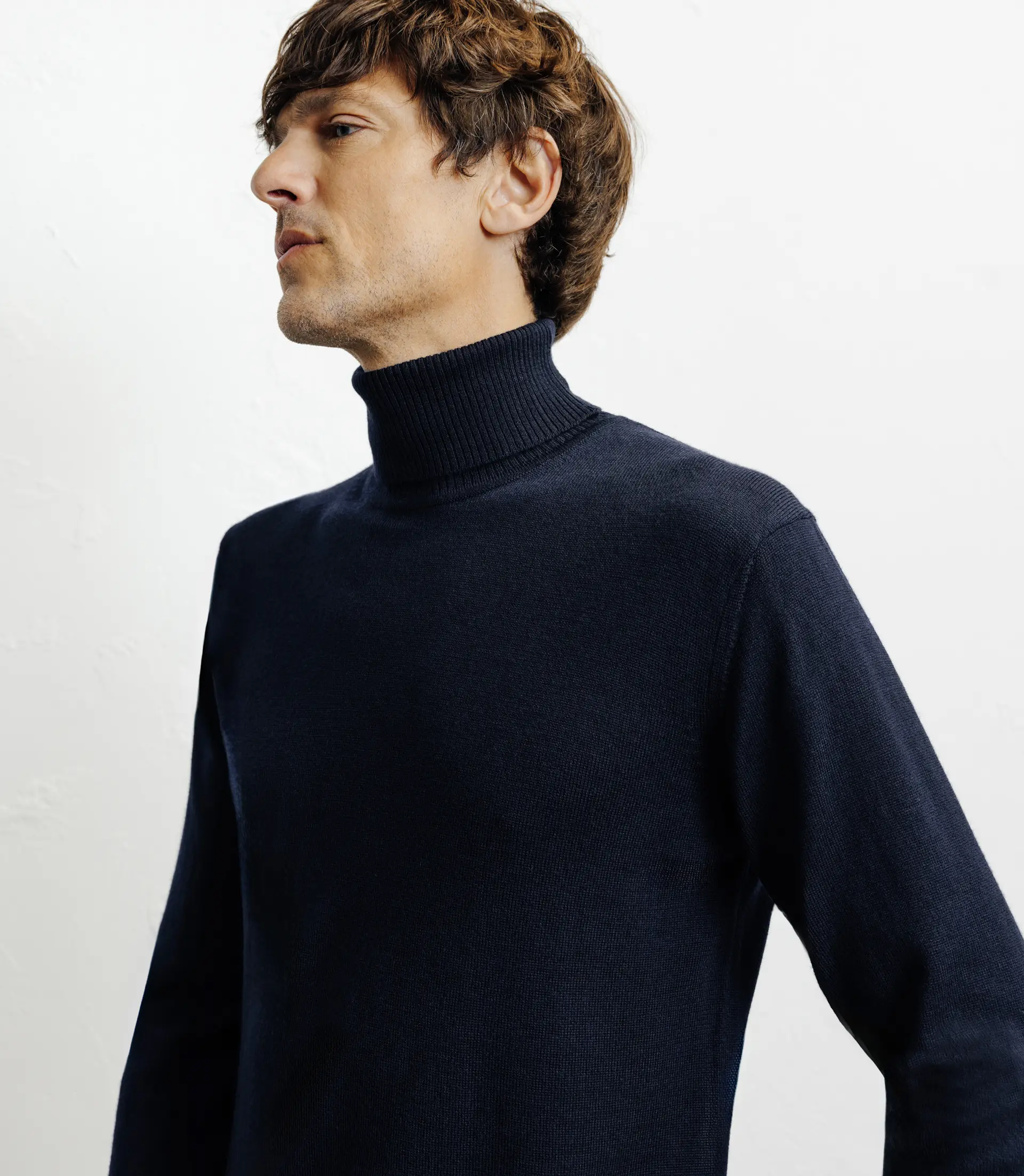 Pull col roulé en laine mérinos marine - Image 2