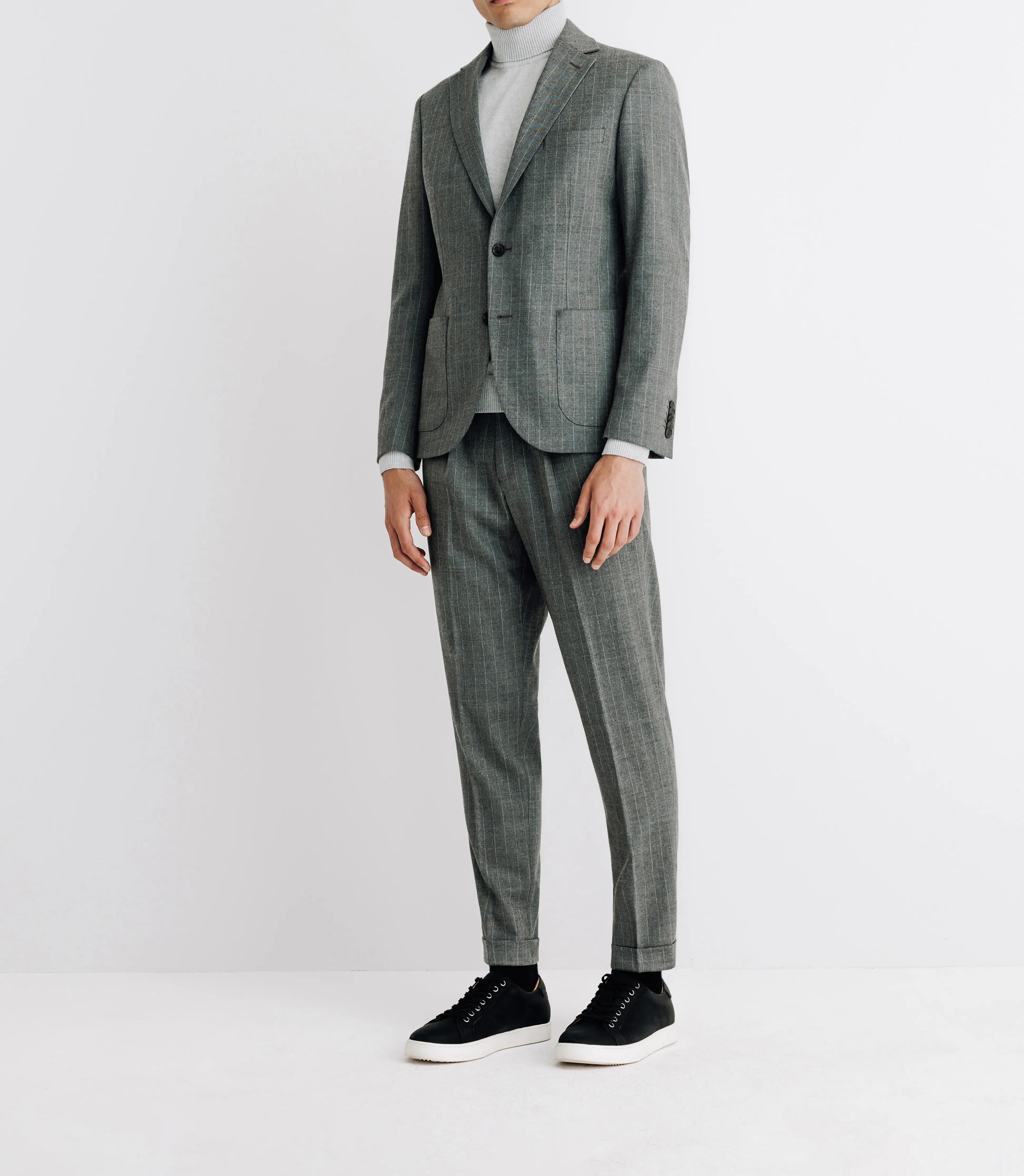 Costume à rayures tennis gris