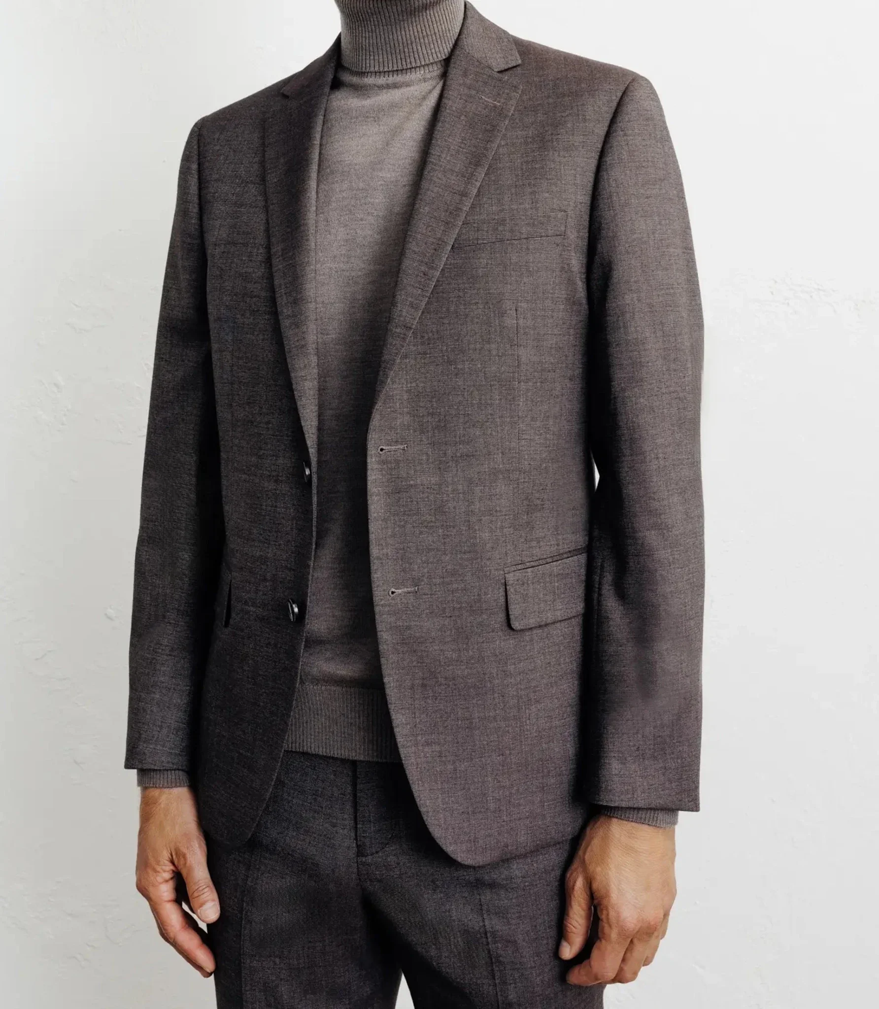 Costume avec boutons marron
