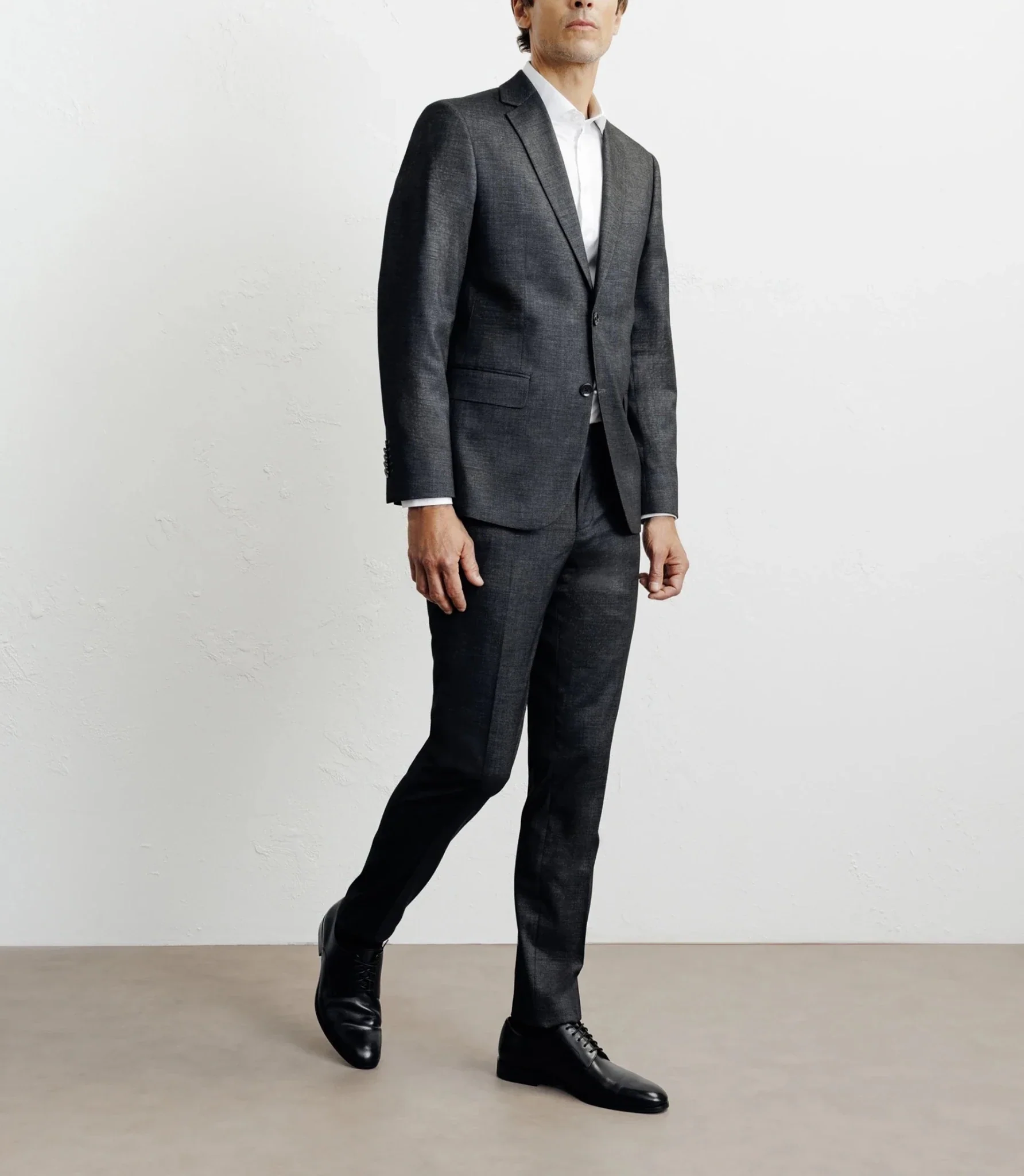 Costume avec 2 boutons noir - Image 3