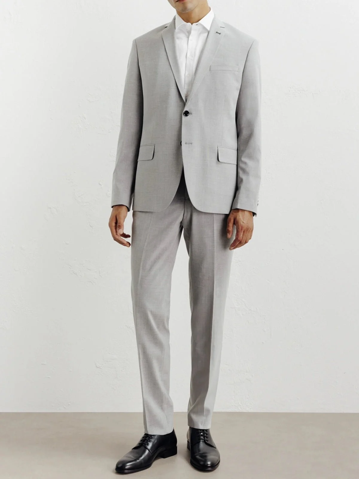 Costume avec 2 boutons gris - Image 3