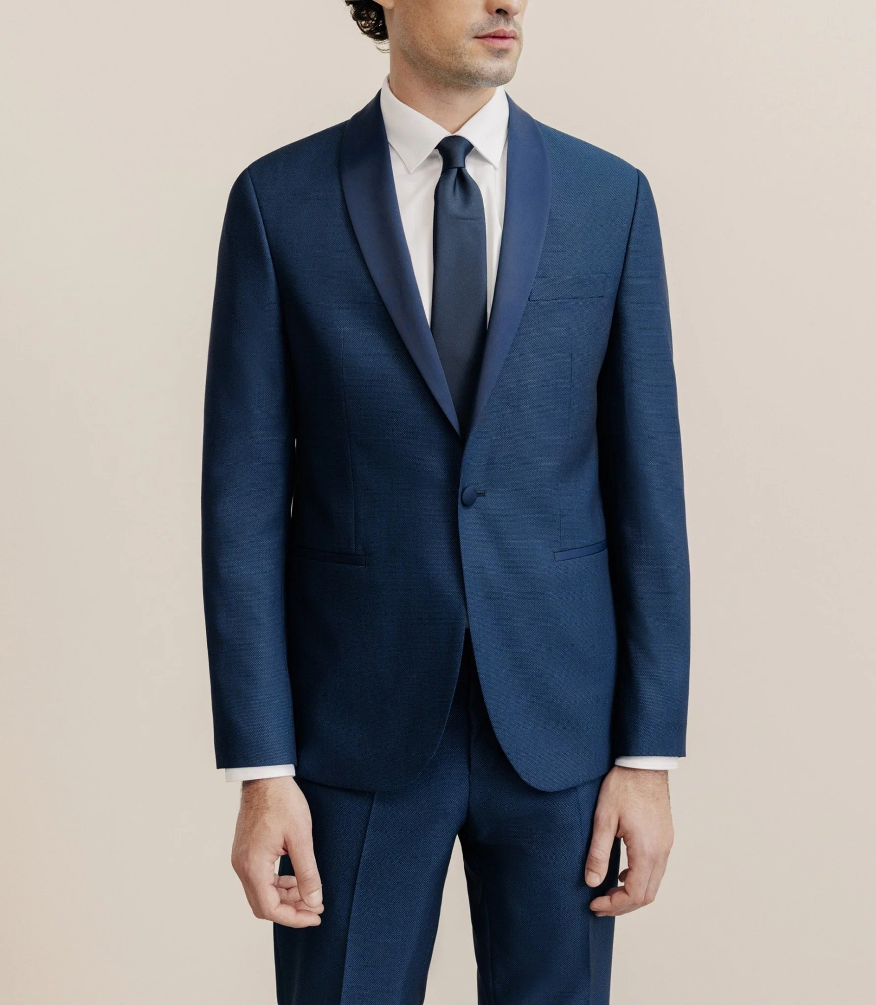 Costume cérémonie avec un col châle bleu
