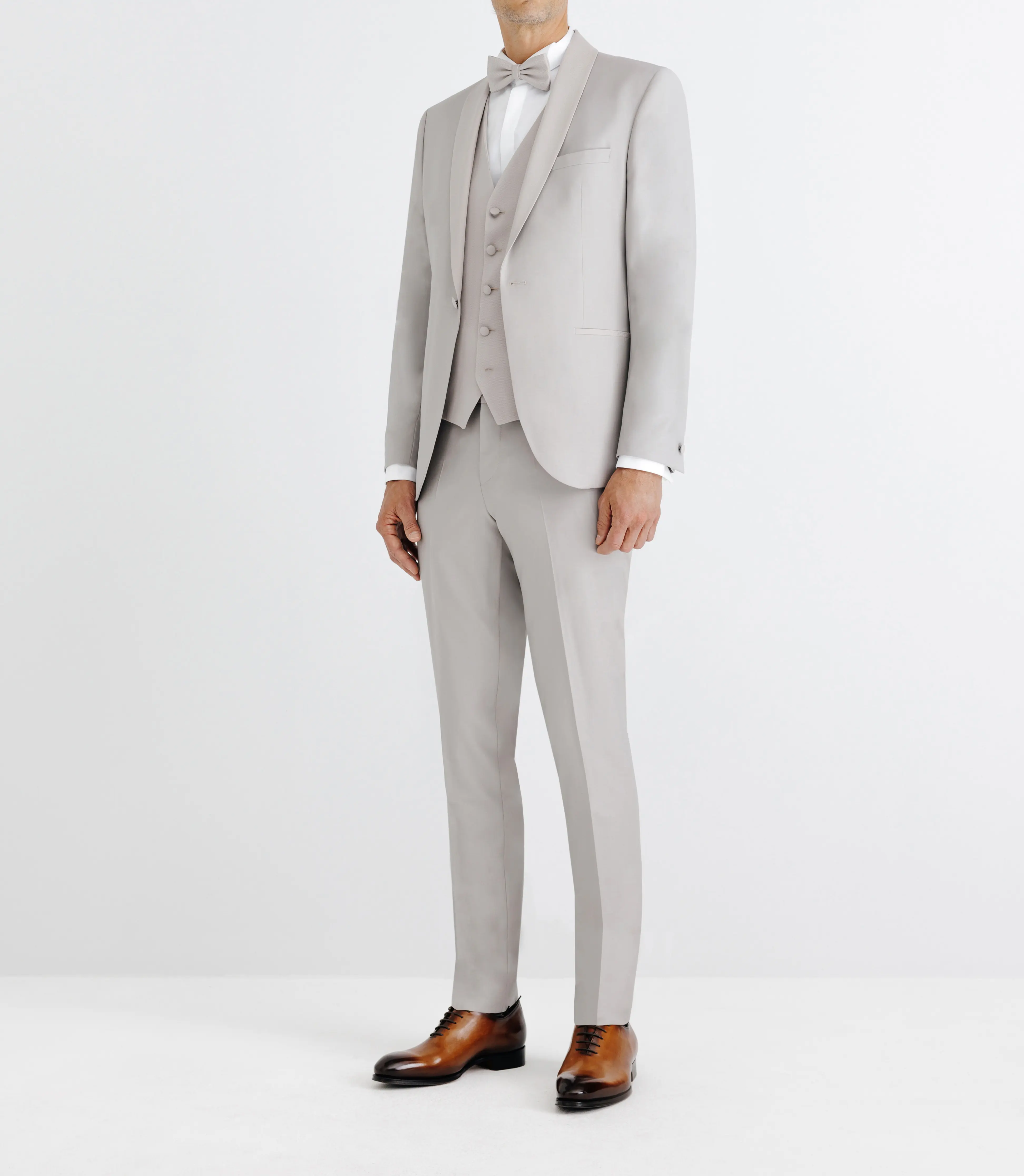 Costume col châle gris