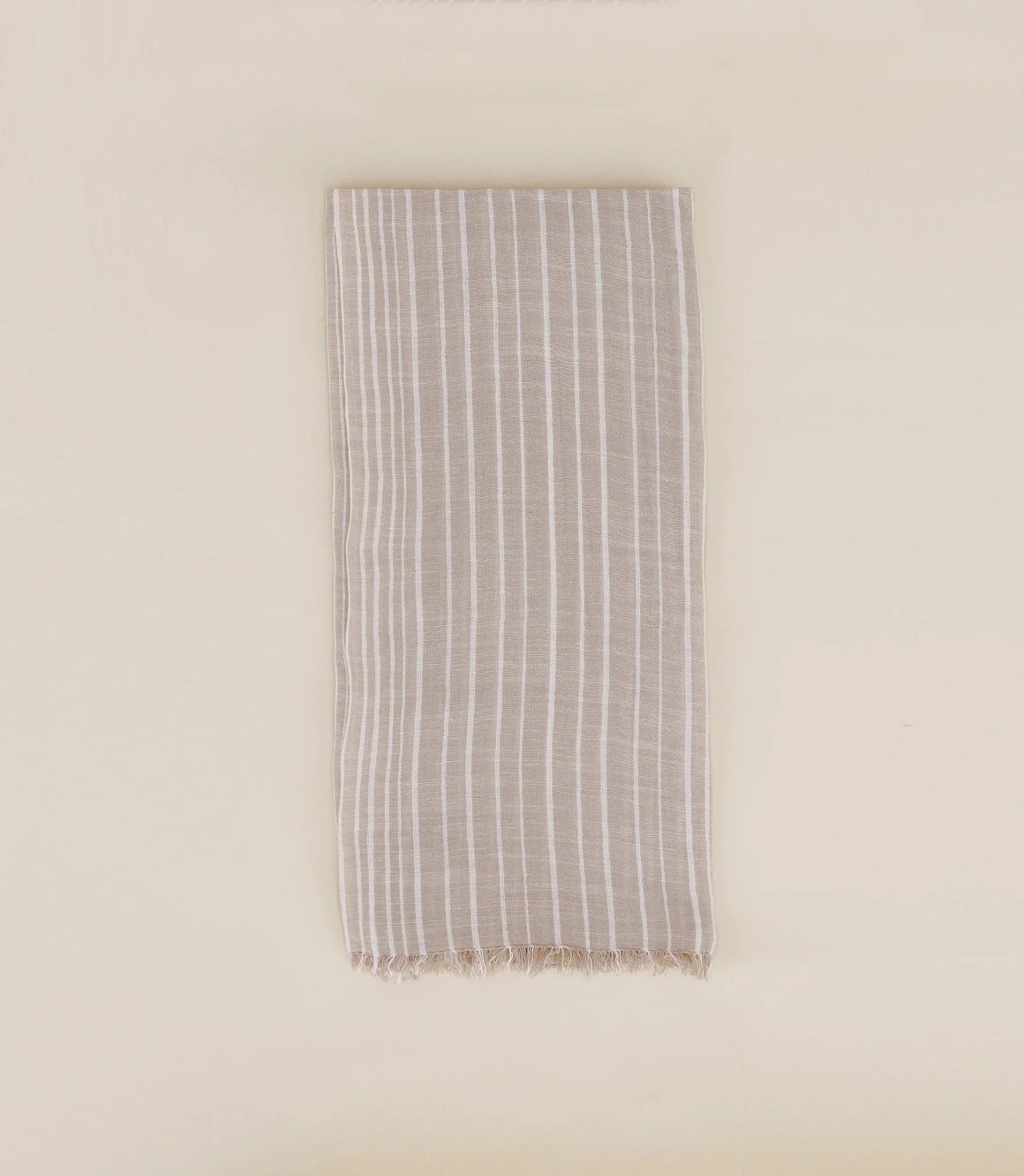 Echarpe à rayures contrastées beige - Image 2