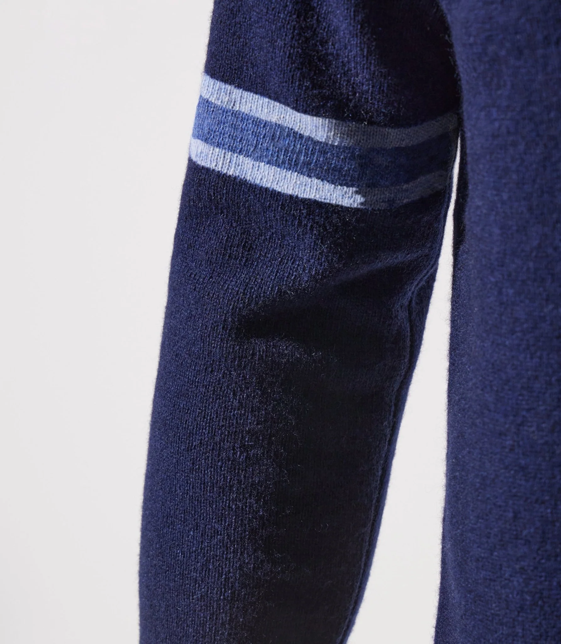 Gilet boutonné brodé bleu - Image 5