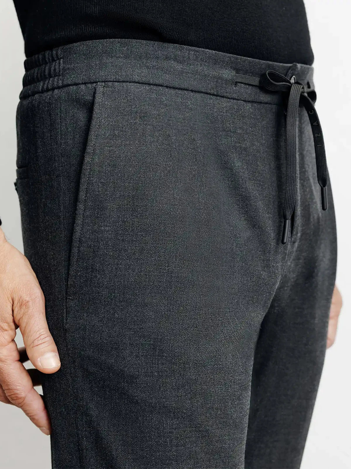 Pantalon ville en maille gris foncé - Image 2