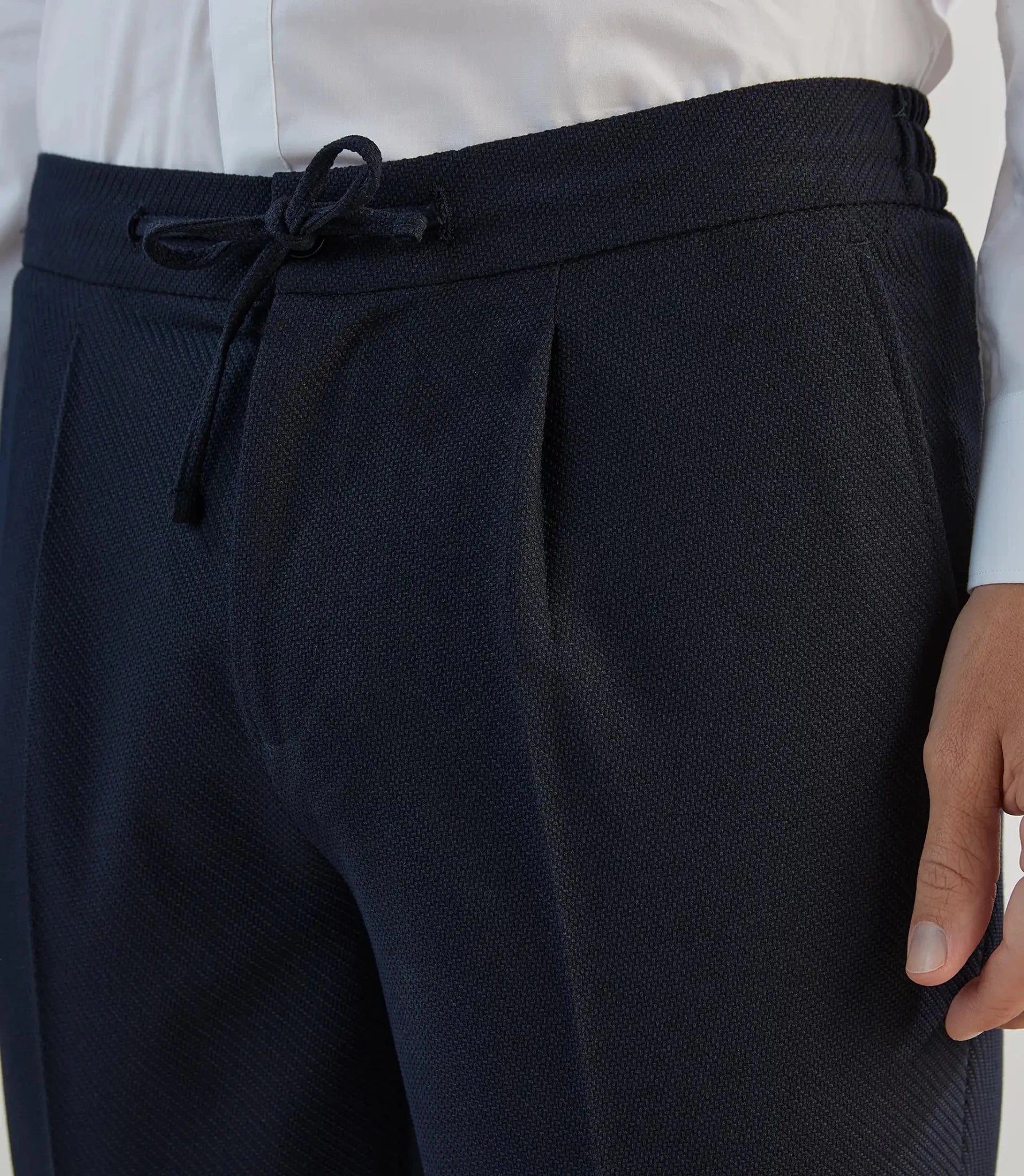 Pantalon ville en tissu armuré marine - Image 2