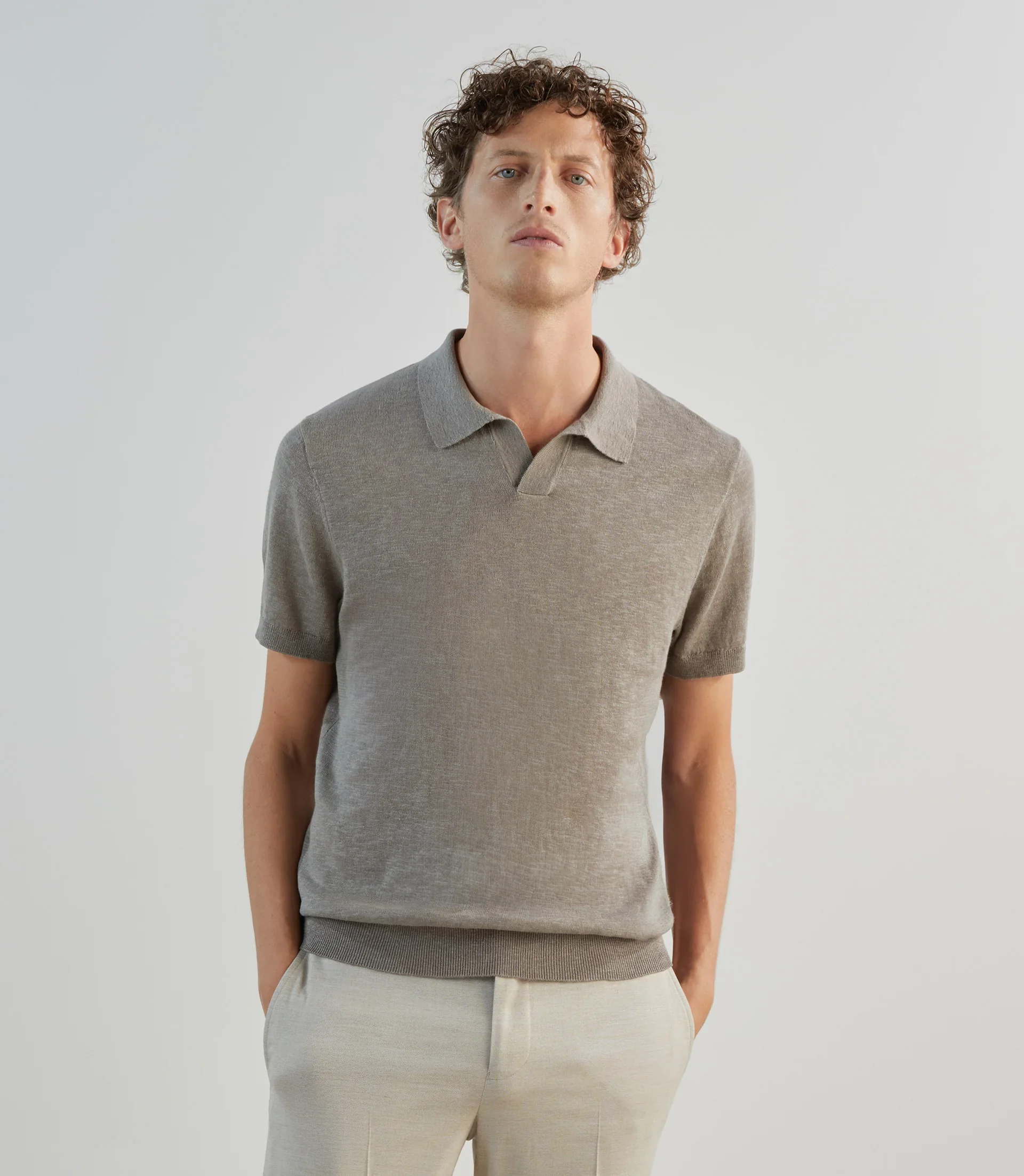 Polo à col ouvert en maille taupe