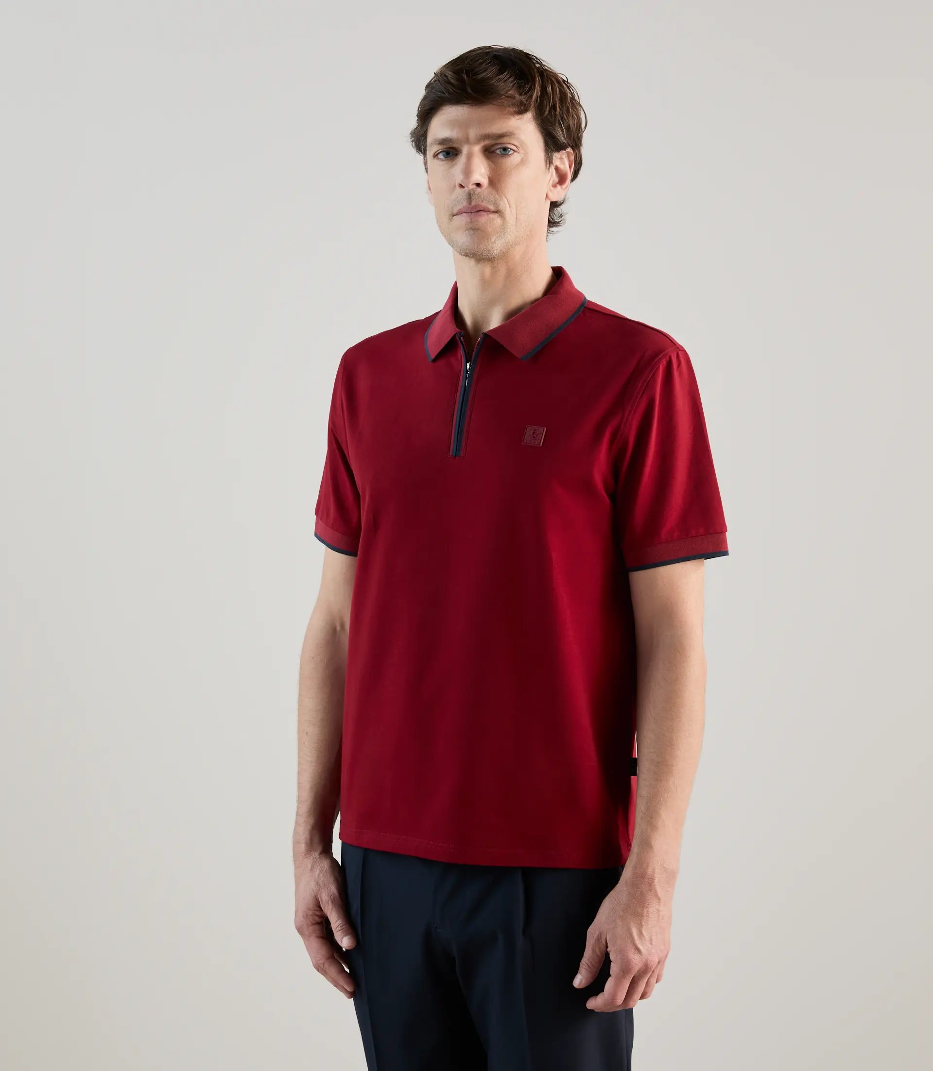 Polo à col zippé rouge foncé
