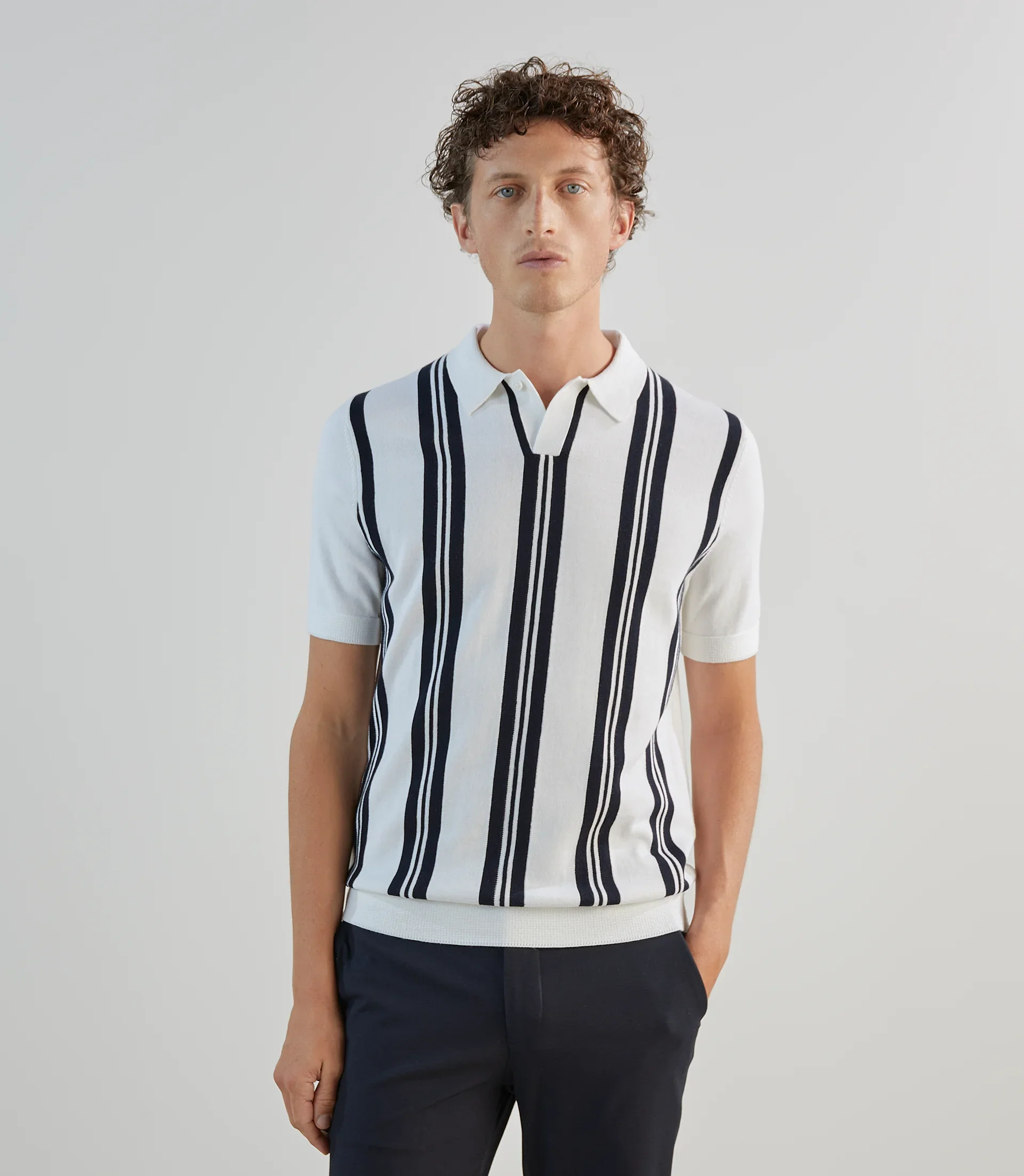 Polo en maille à rayures blanches