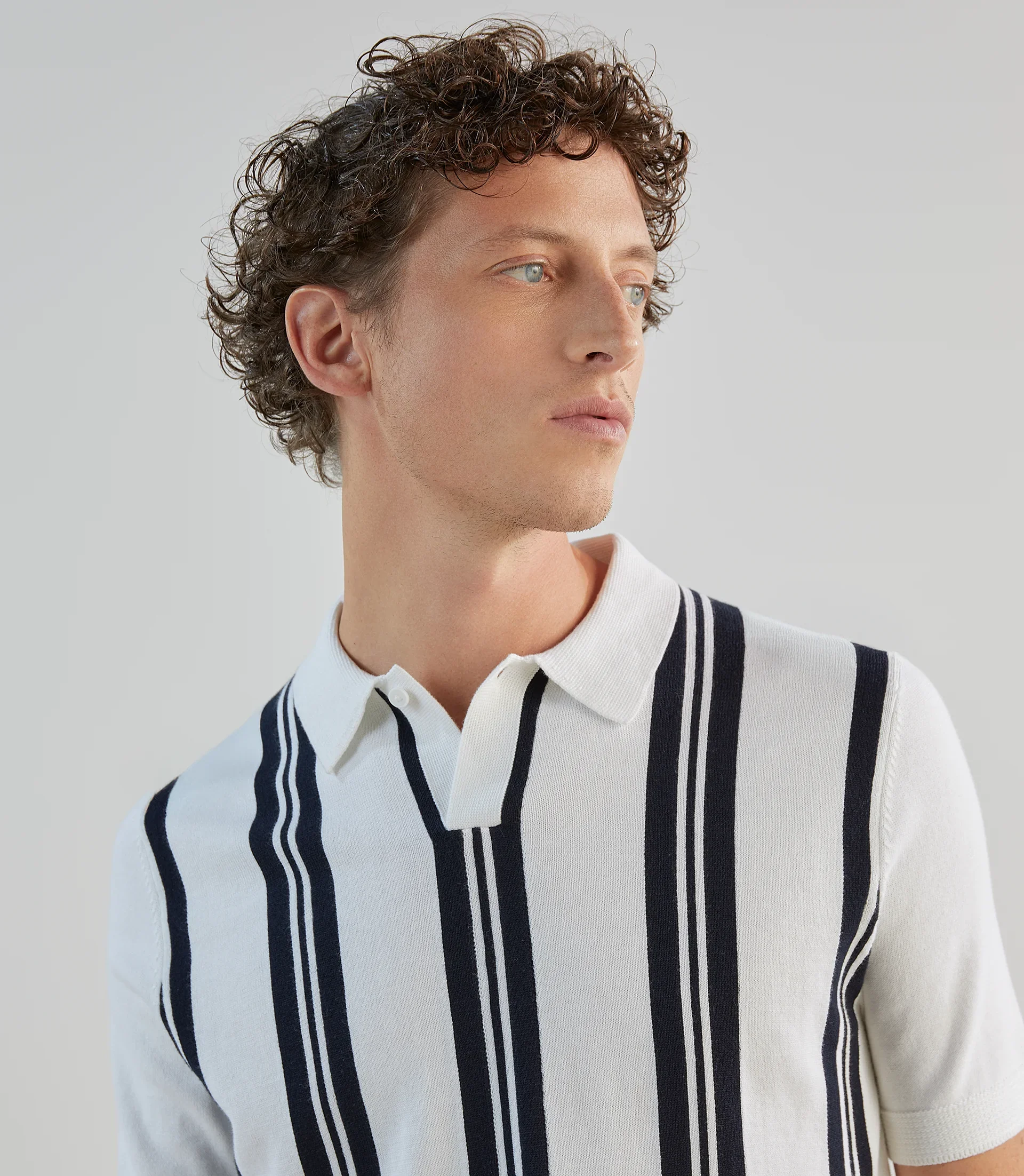 Polo en maille à rayures blanches - Image 2