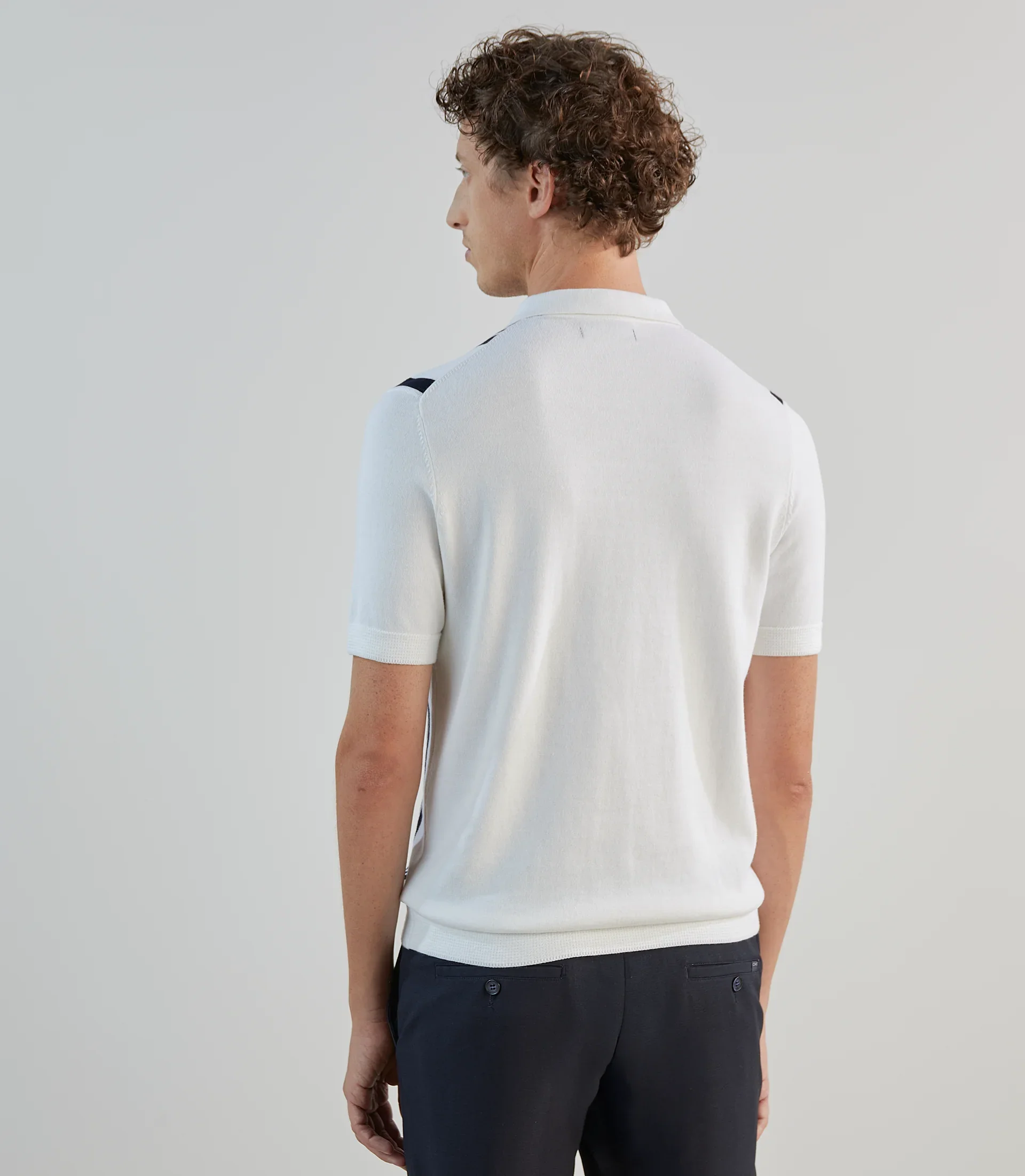 Polo en maille à rayures blanches - Image 4