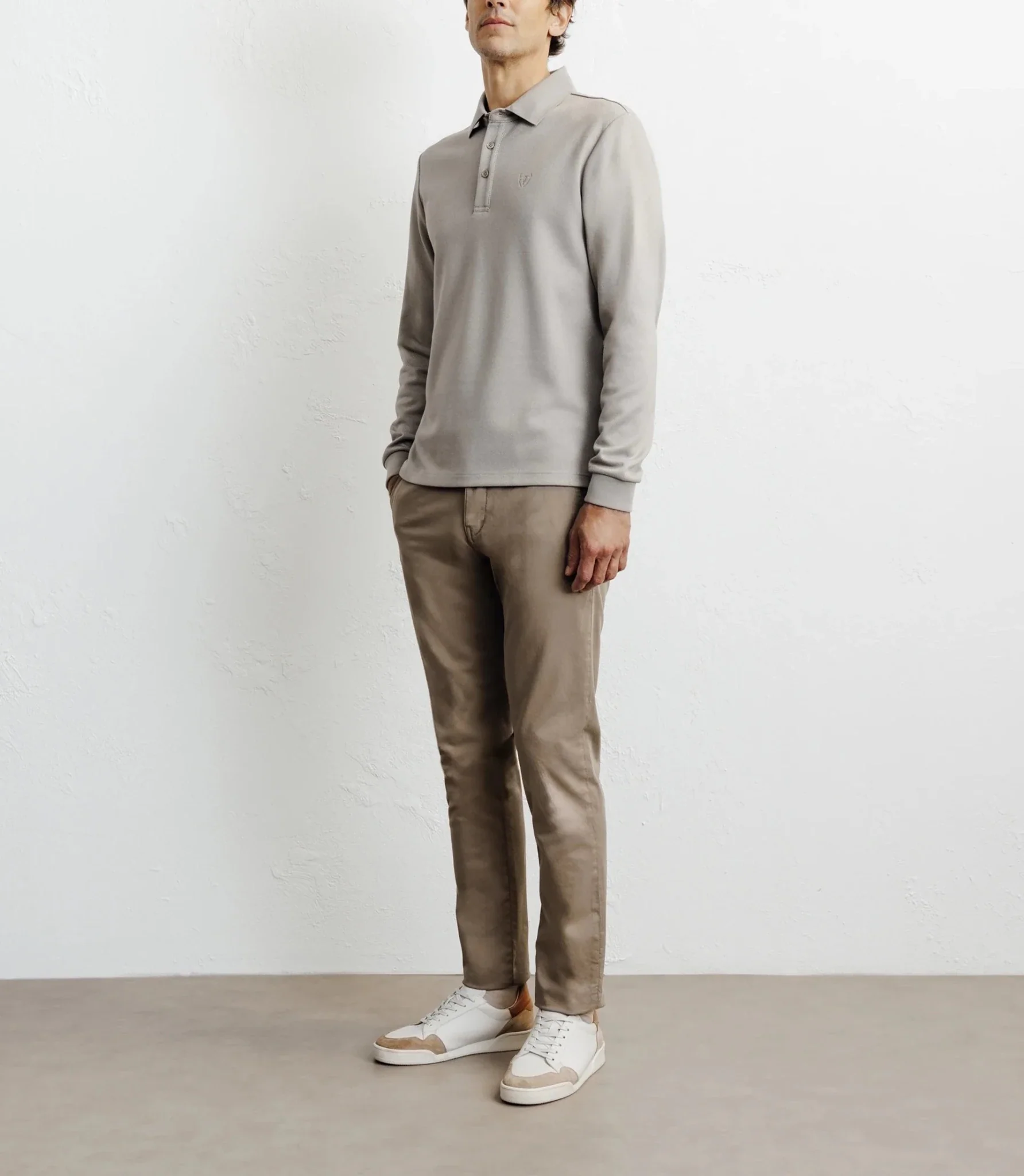 Polo boutonné en maille beige - Image 3