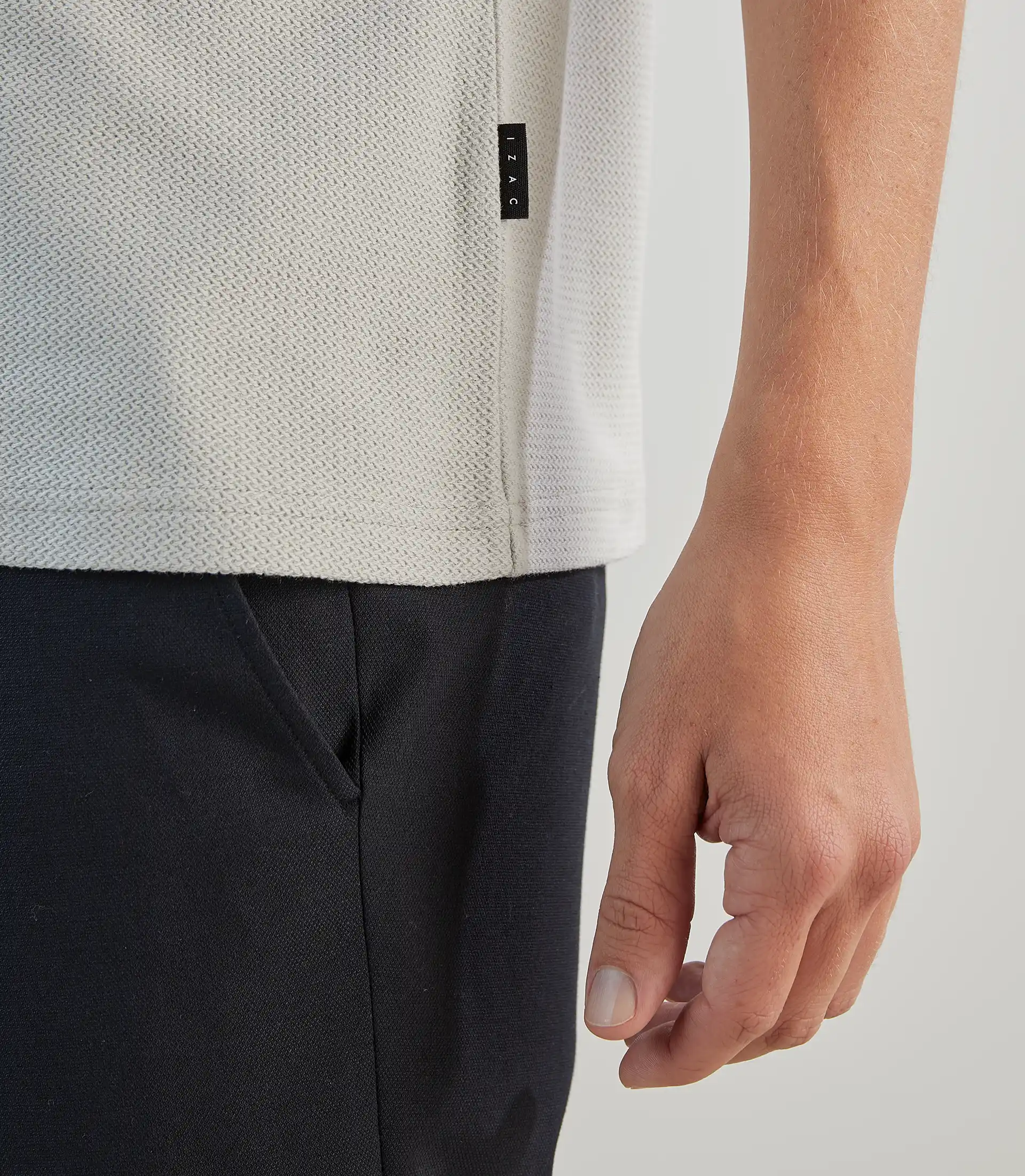 Polo col zip en jeu de points gris clair - Image 4