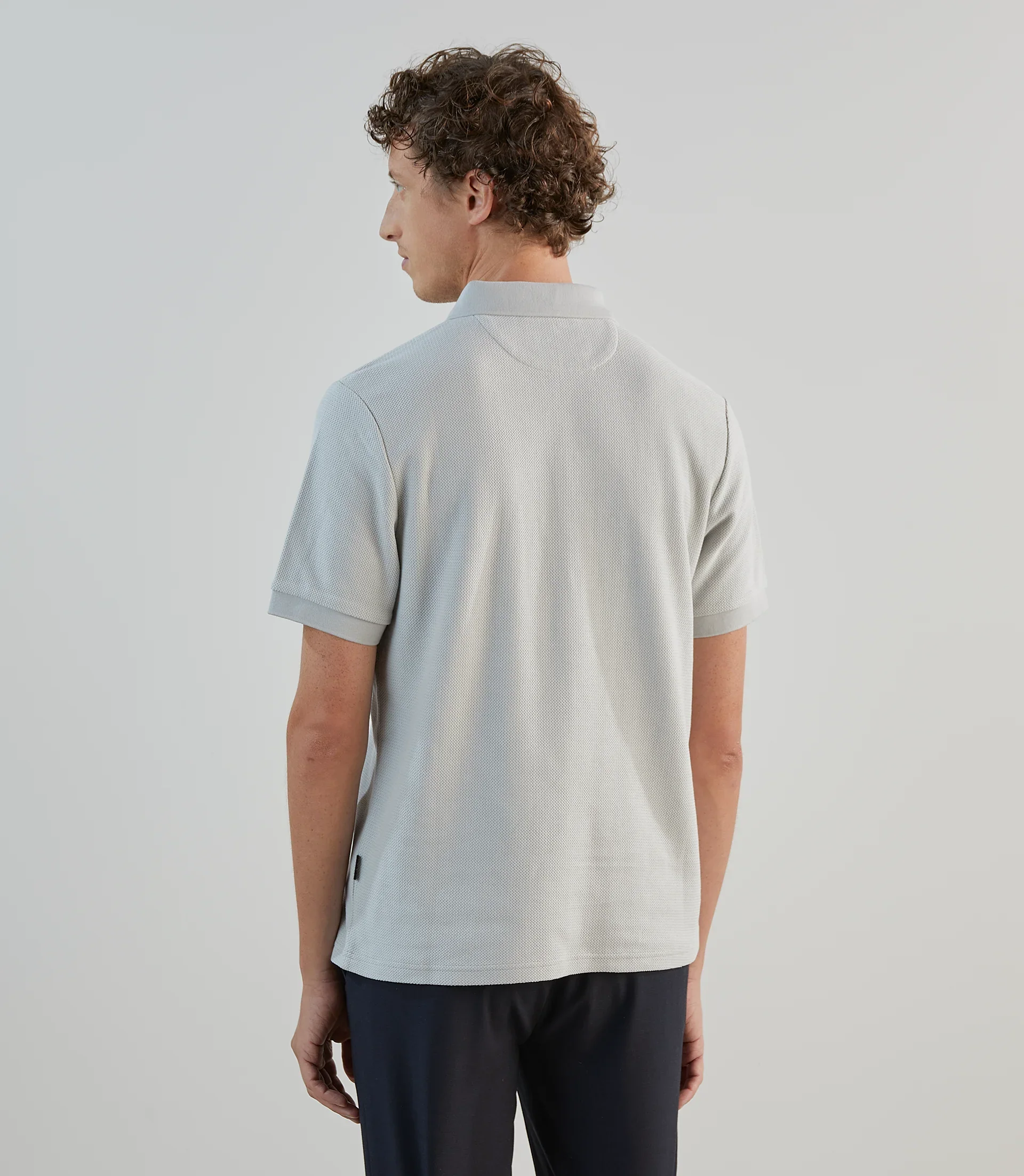 Polo col zip en jeu de points gris clair - Image 5