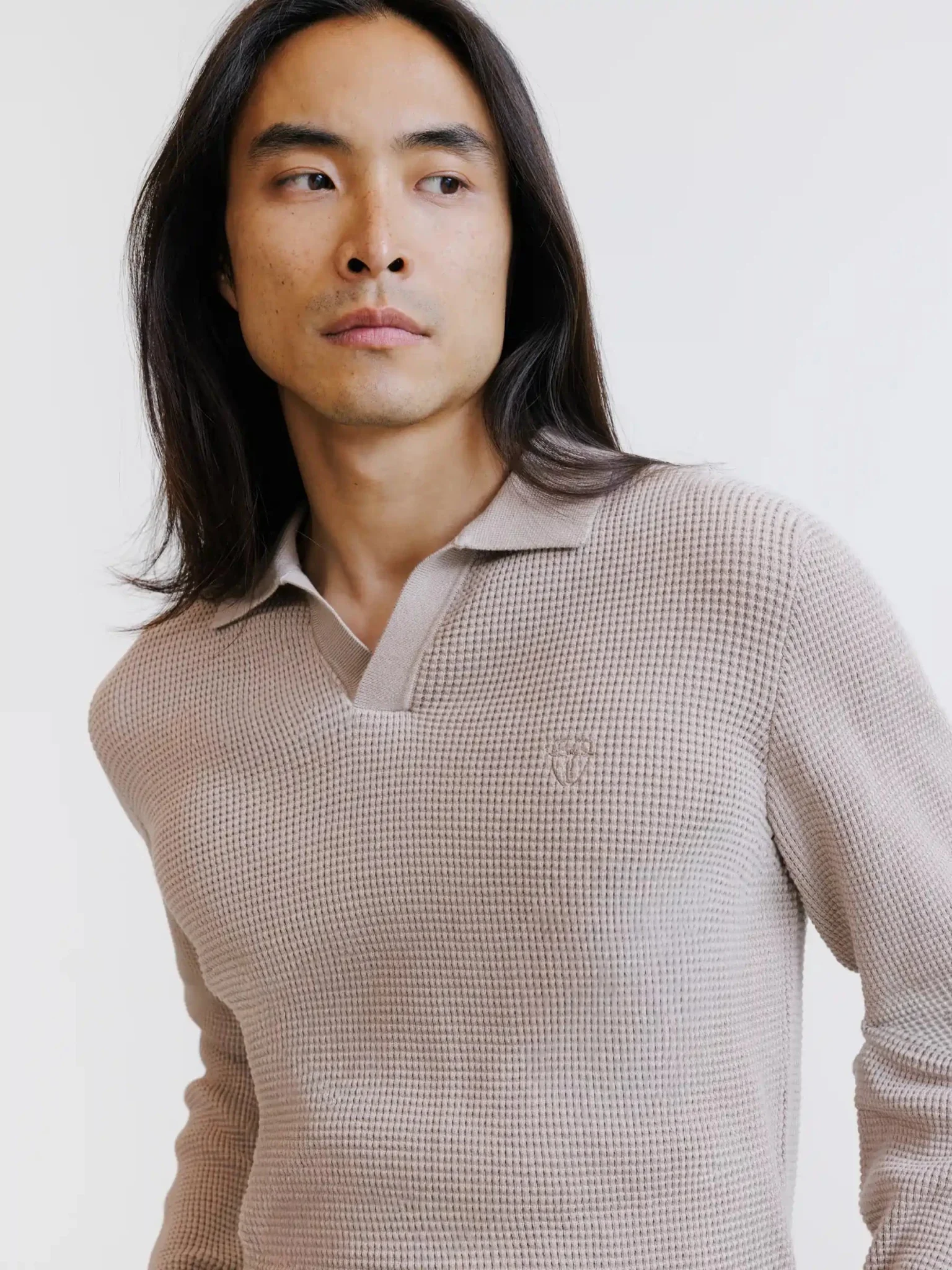 Pull à col polo ouvert à jeux de points beige - Image 3