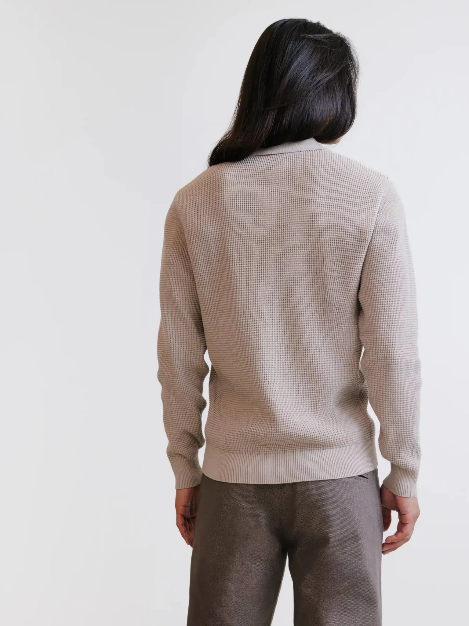 Pull à col polo ouvert à jeux de points beige - Image 5