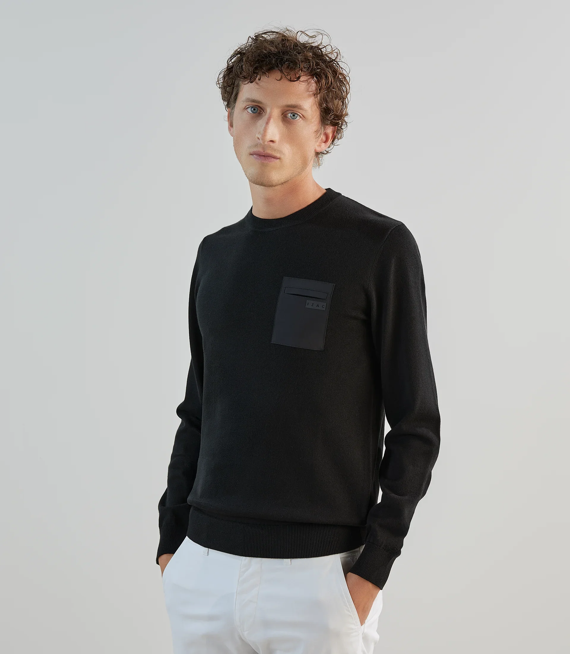 Pull avec poche bi-matière noir