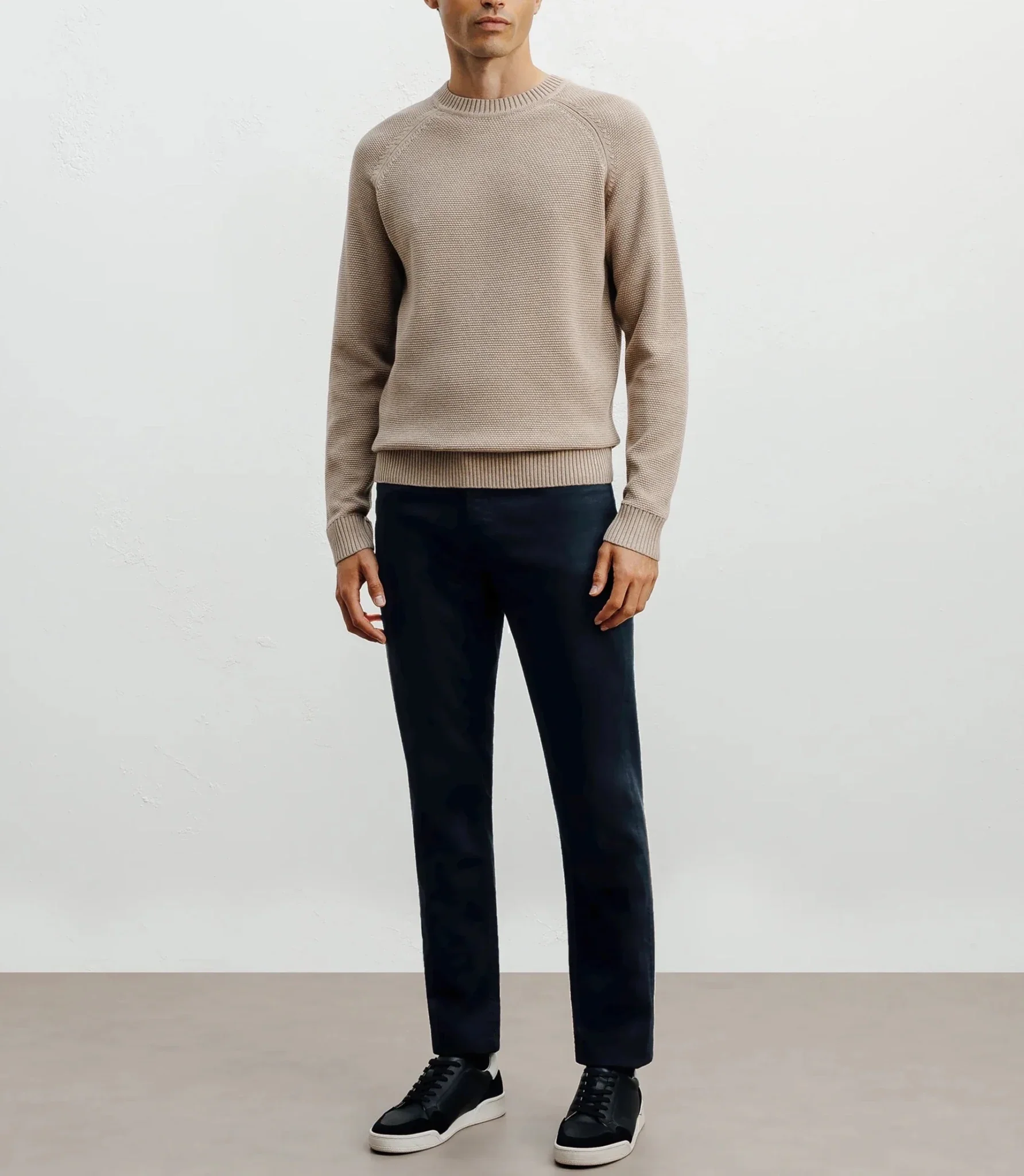 Pull col rond jeux de points beige - Image 3