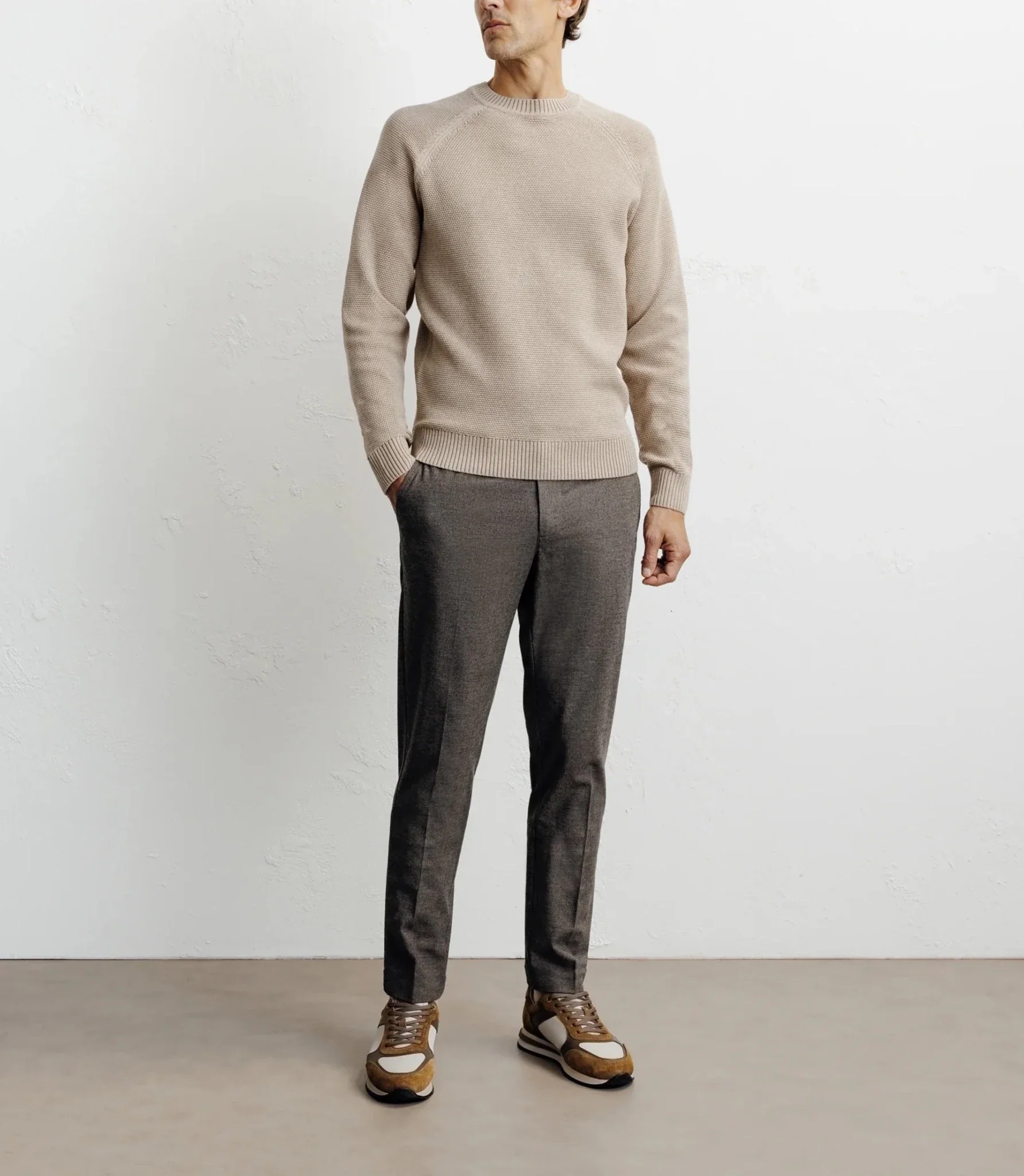Pull col rond jeux de points beige - Image 4