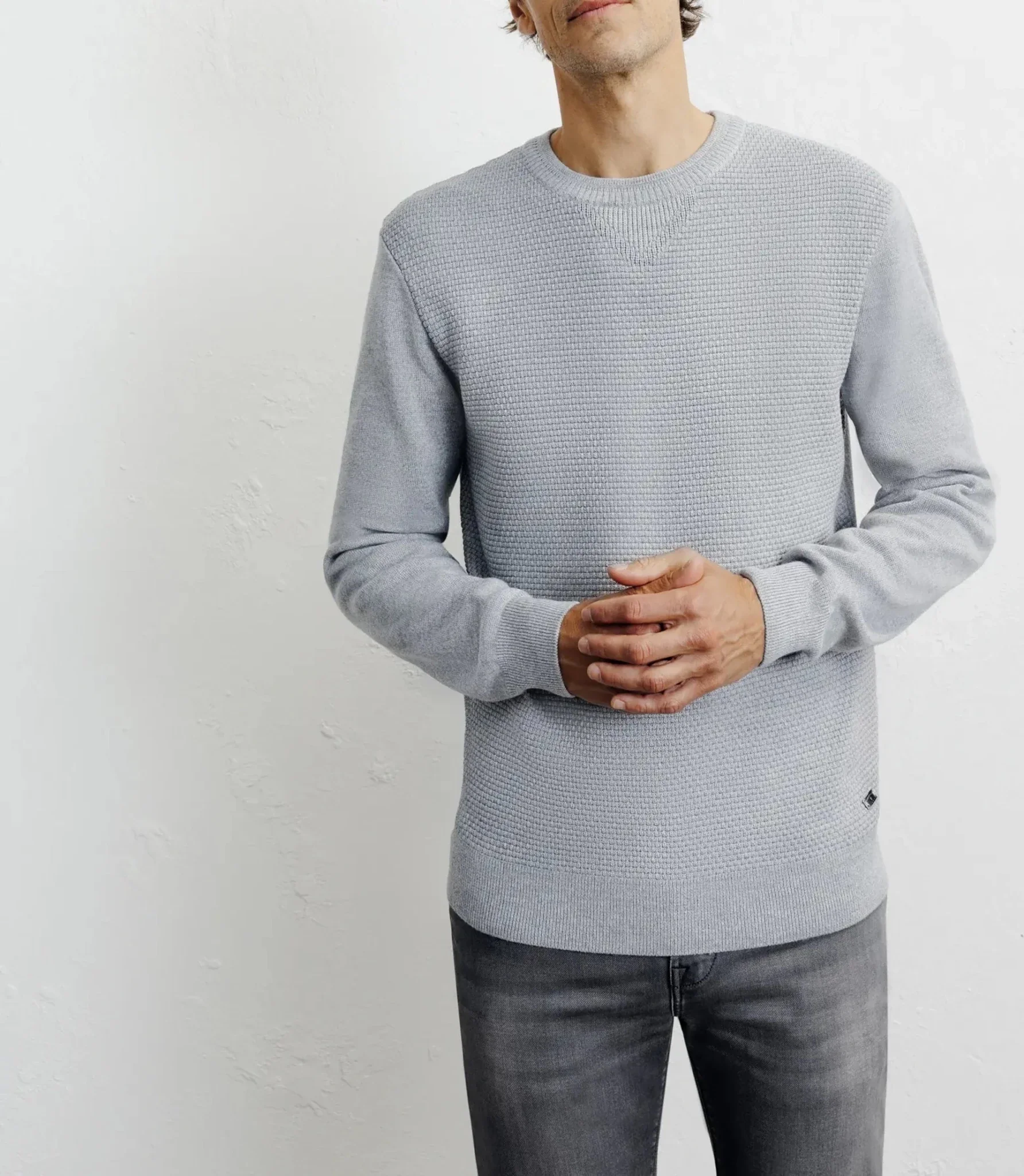 Pull col rond jeux de points gris chiné