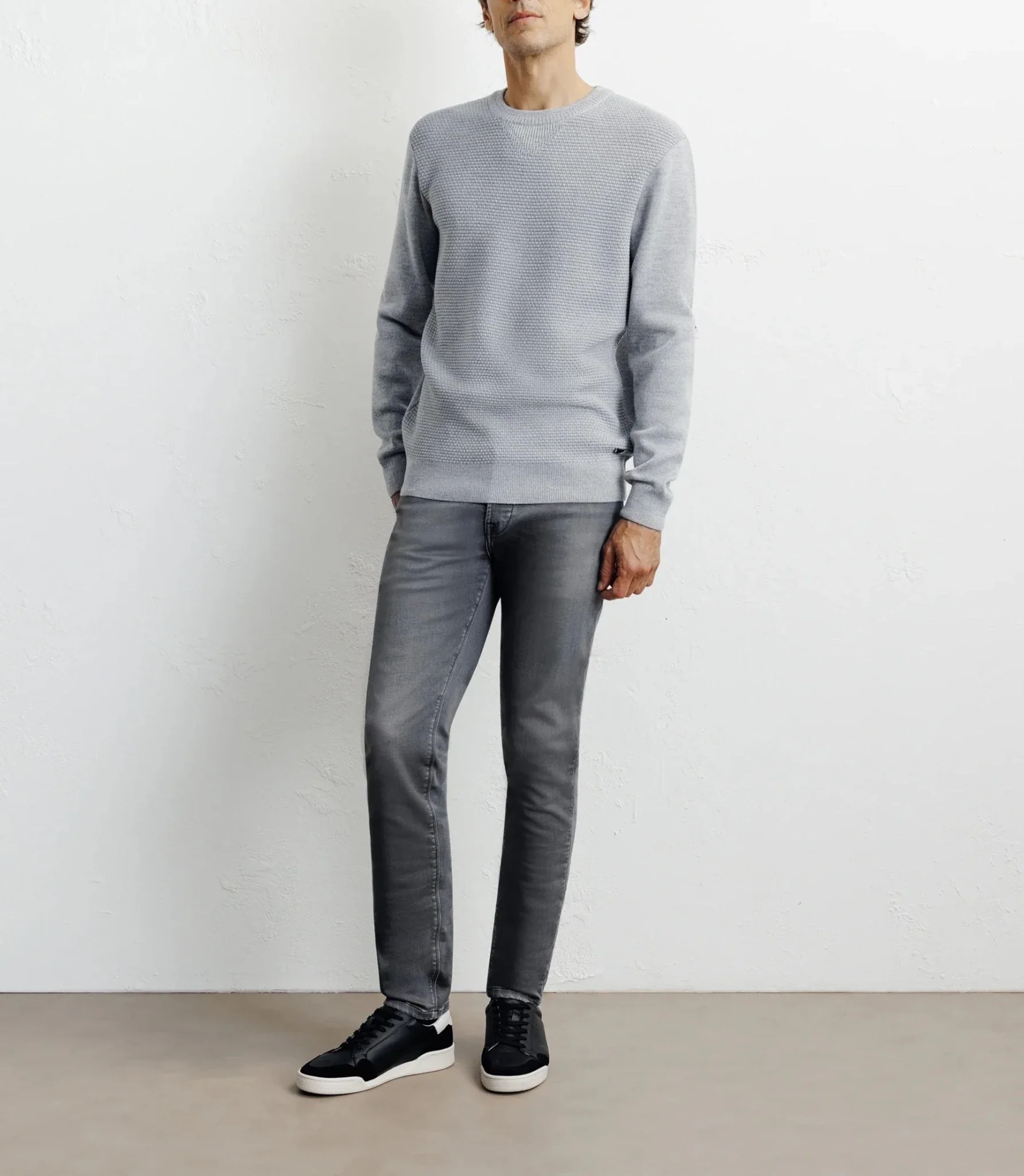 Pull col rond jeux de points gris chiné - Image 3