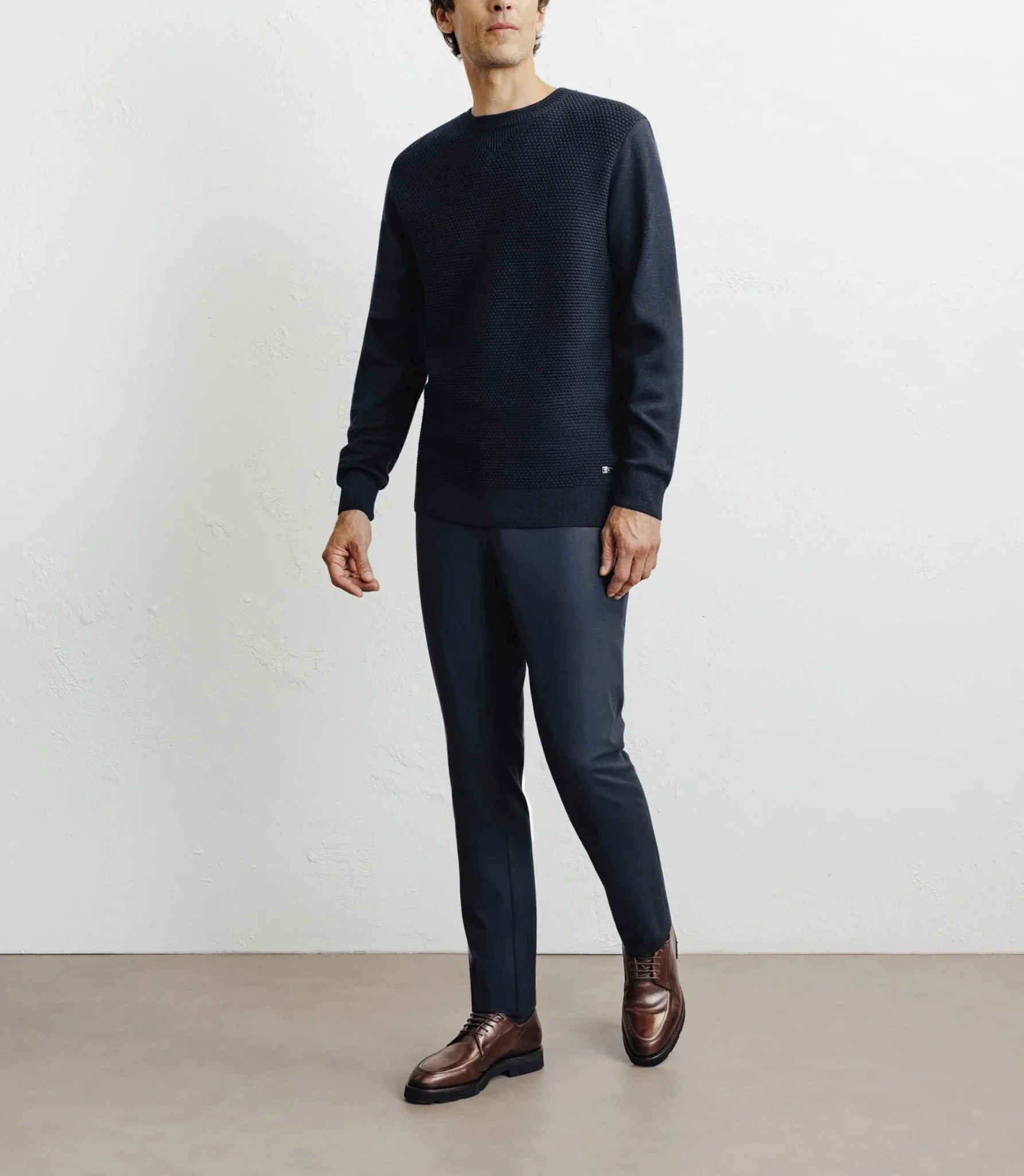 Pull col rond jeux de points marine - Image 3