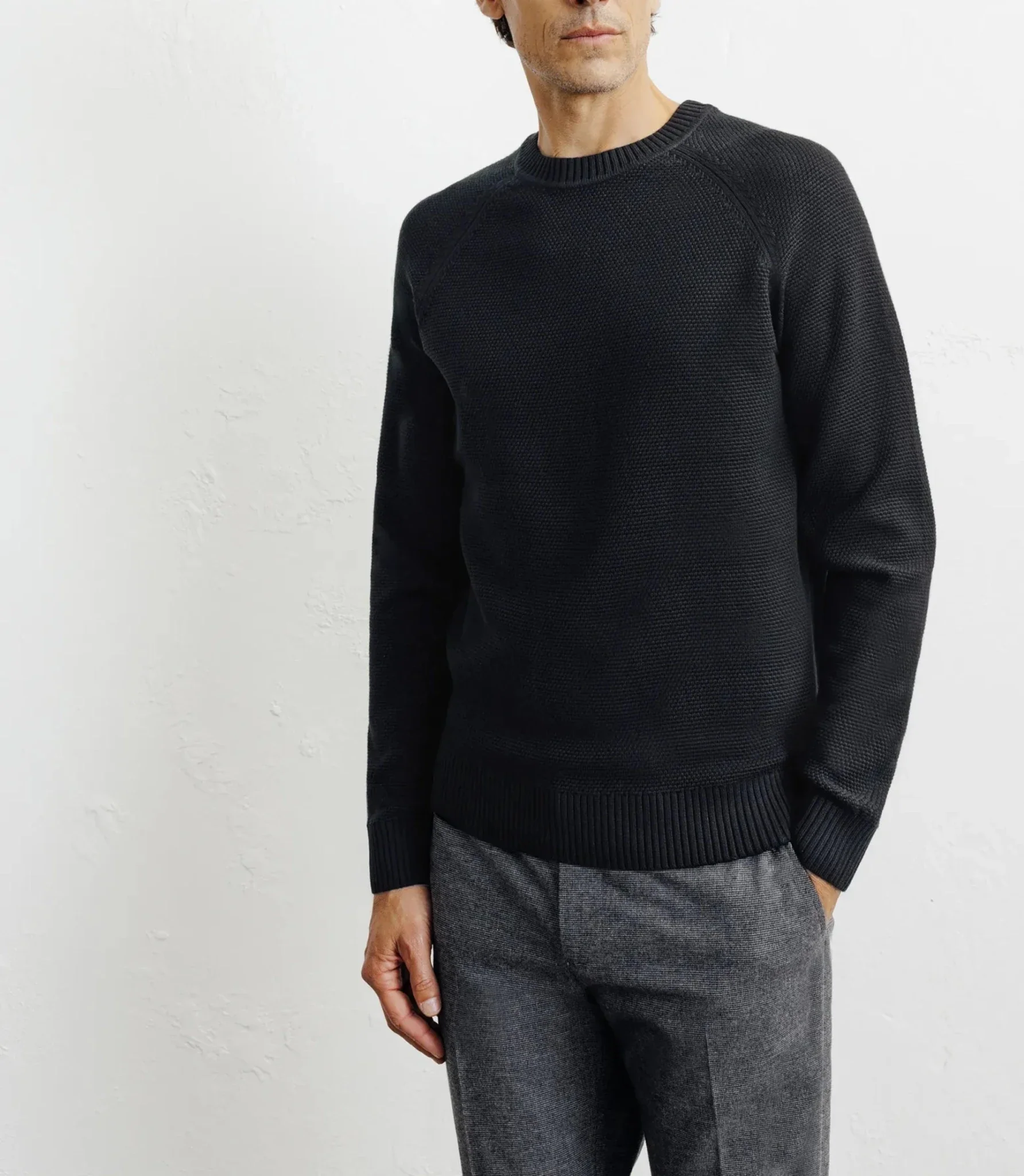 Pull col rond jeux de points noir