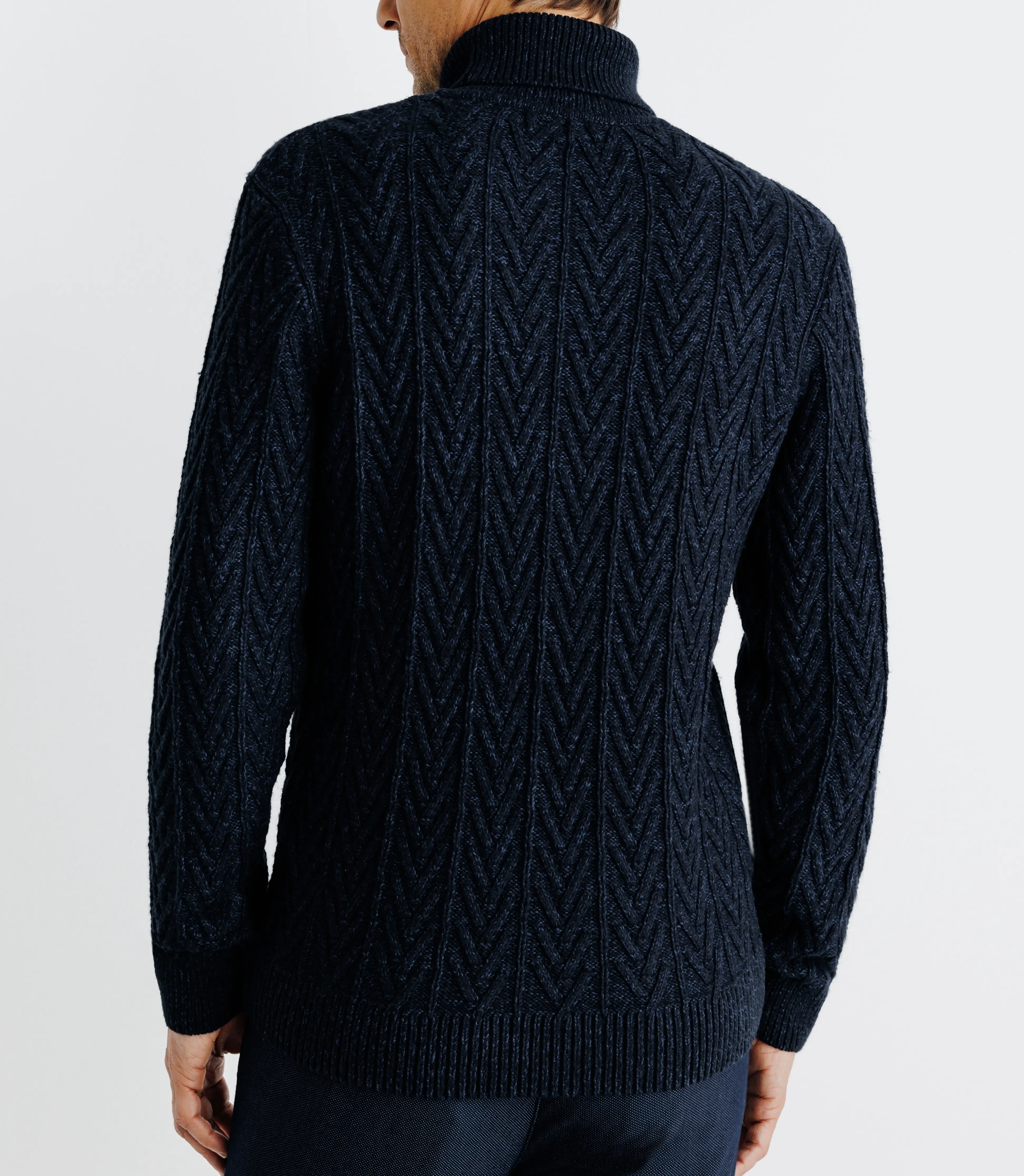Pull col roulé torsadé marine - Image 4