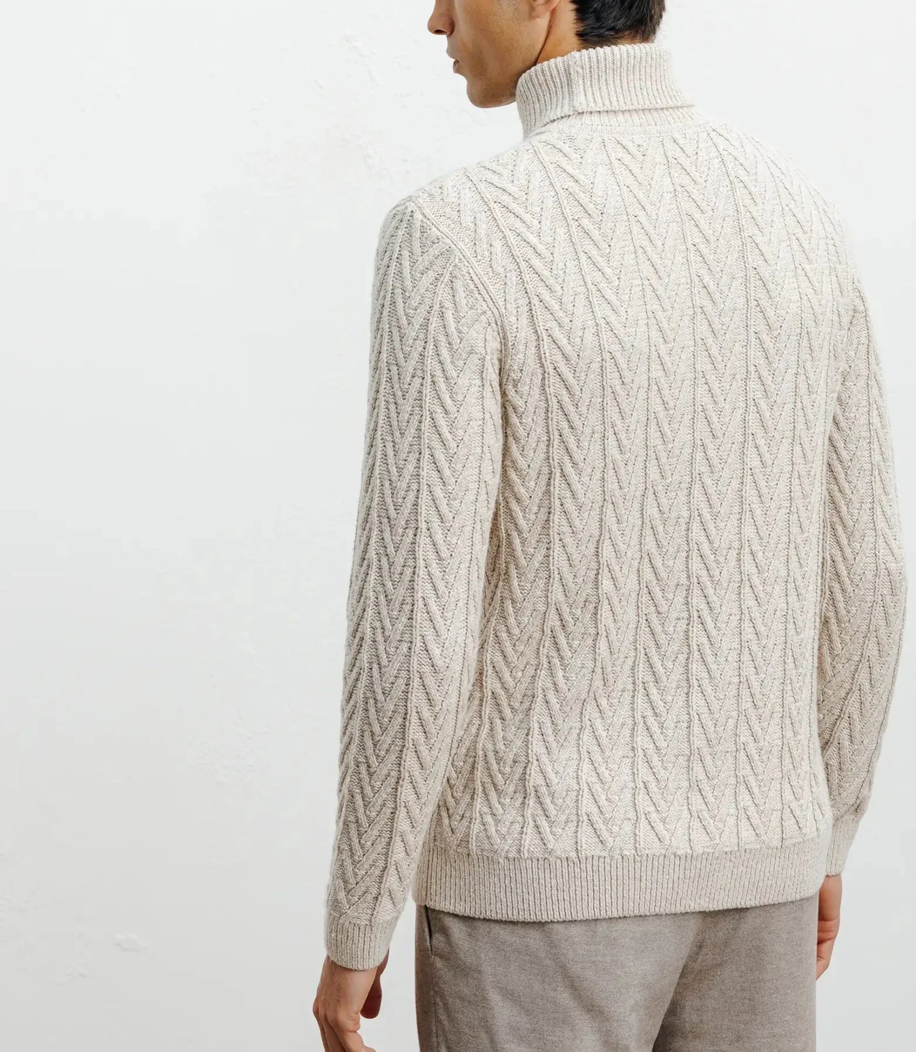 Pull col roulé torsadé beige - Image 4